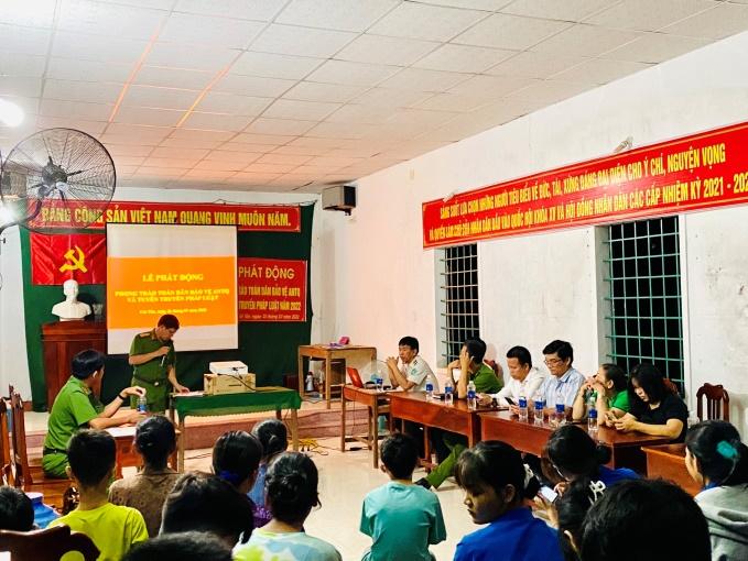 Cảng HK Phù Cát tổ chức hoạt động hưởng ứng tuần lễ phát động toàn dân bảo vệ an ninh Tổ quốc và tuyên truyền pháp luật 2022|LOCAL_PATH:crawled_data/images/featured_b653ce89b8fb.jpg