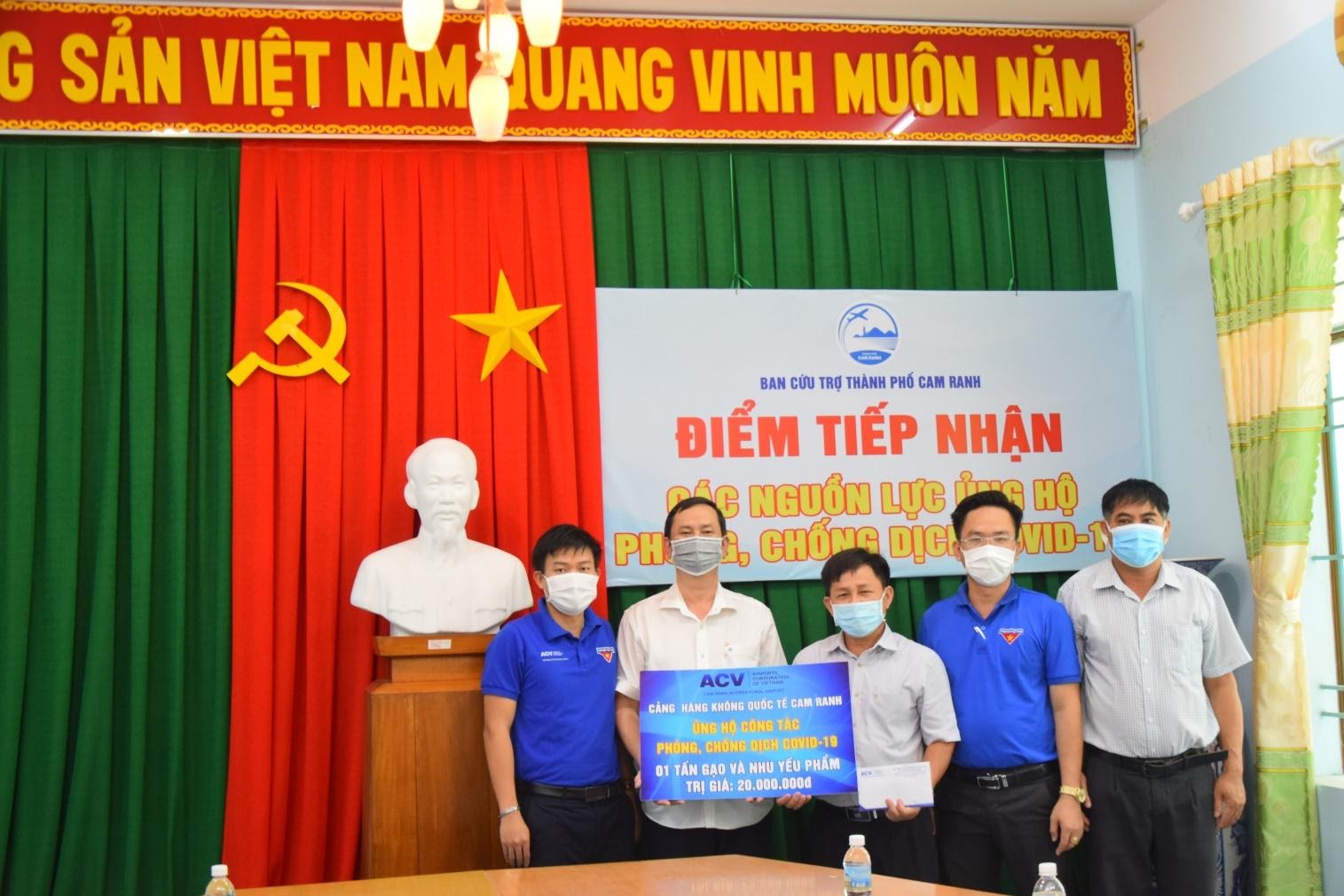 Công đoàn – Đoàn thanh niên Cảng HKQT Cam Ranh chung tay hỗ trợ người dân có hoàn cảnh khó khăn bị ảnh hưởng bởi dịch bệnh Covid-19|LOCAL_PATH:crawled_data/images/featured_b86d814faa7a.jpg