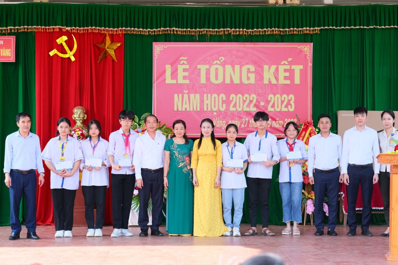 Cảng HK Thọ Xuân: Tặng quà học sinh đạt giải cao cấp Quốc gia, Tỉnh, Huyện, học sinh giỏi vượt khó khăn tại thị trấn Sao Vàng, thị trấn Mục Sơn, huyện Thọ Xuân|LOCAL_PATH:crawled_data/images/featured_b93613aac2cc.jpg