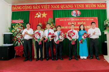Đại hội Đảng bộ Cảng hàng không Phù Cát: Phấn đấu đạt sản lượng vận chuyển 3 triệu lượt hành khách vào năm 2025|LOCAL_PATH:crawled_data/images/featured_b9d80ce3249b.jpg
