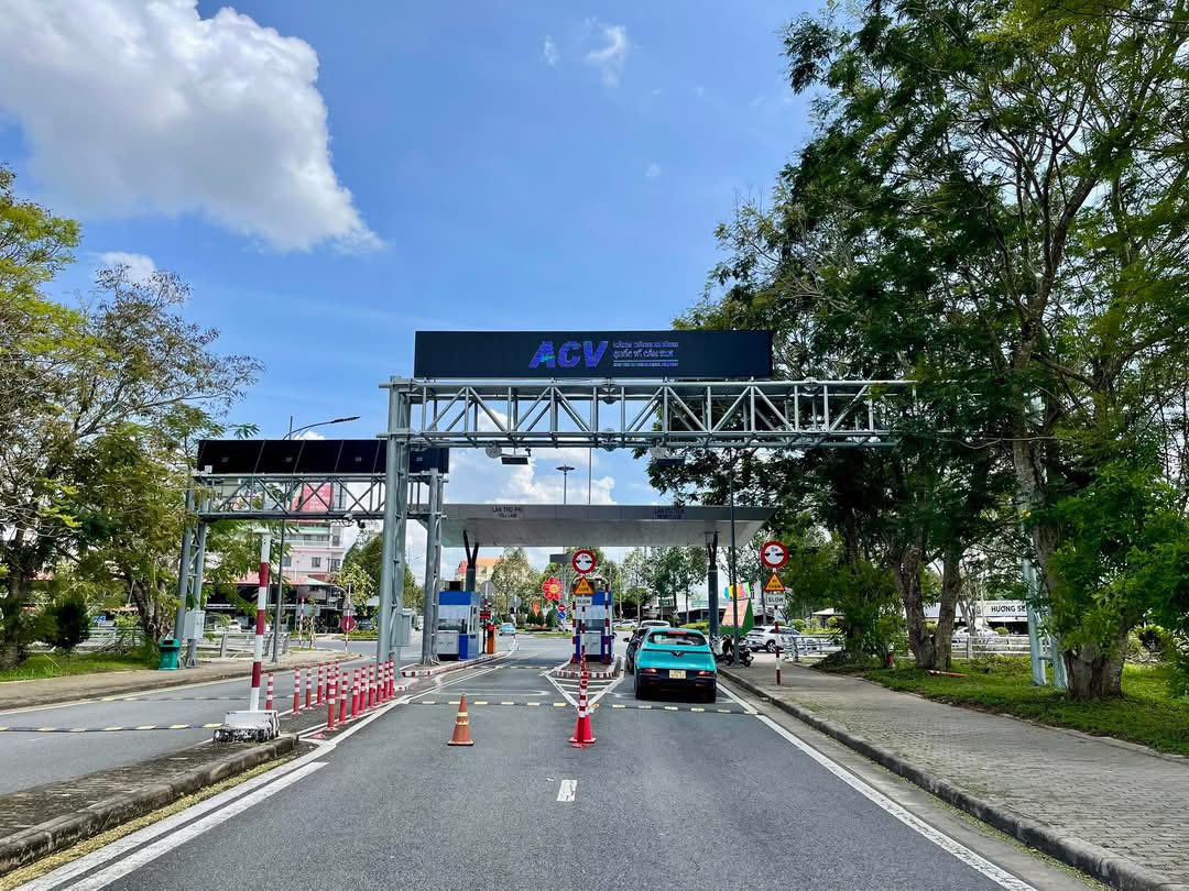 CẢNG HÀNG KHÔNG QUỐC TẾ CẦN THƠ - TRIỂN KHAI VẬN HÀNH HỆ THỐNG THU PHÍ TỰ ĐỘNG KHÔNG DỪNG VÀ SẼ KHÔNG DÙNG TIỀN MẶT