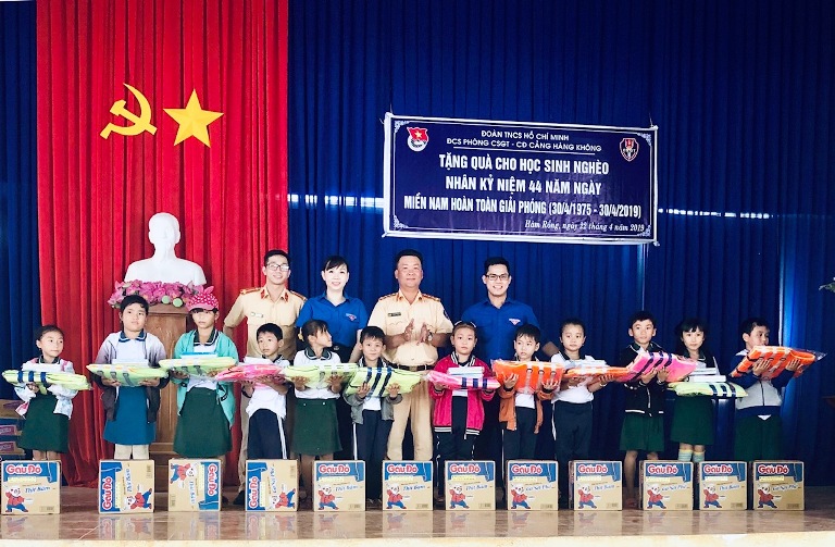 Cảng hàng không Cà Mau nhiều hoạt động chào mừng Ngày giải phóng miền Nam 30/4 và Ngày Quốc tế Lao động 1/5|LOCAL_PATH:crawled_data/images/featured_bb980dfebf48.jpg