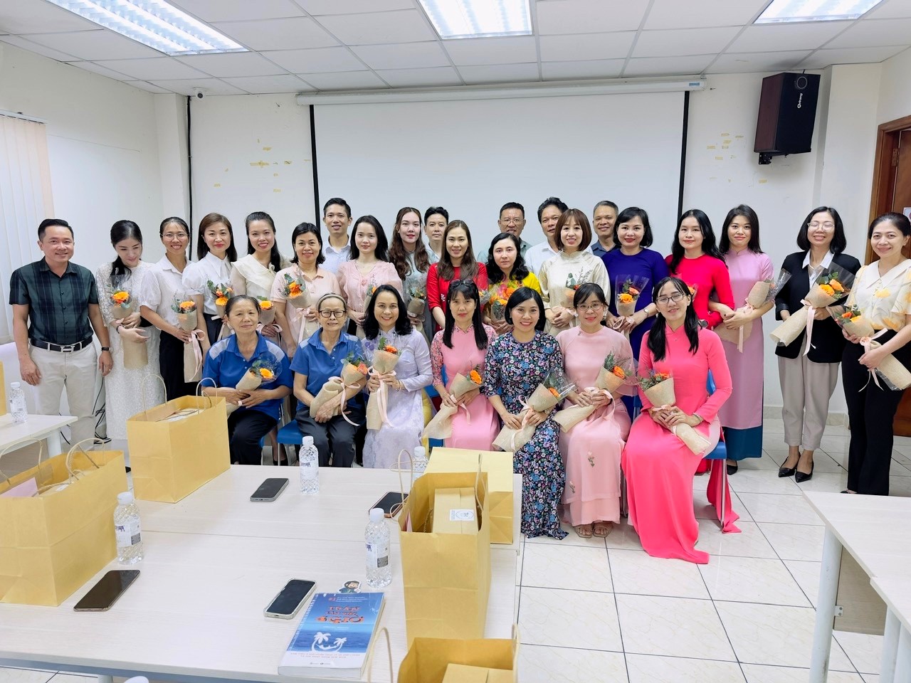 Cảng HKQT Tân Sơn Nhất tri ân đội ngũ giáo viên, huấn luyện viên nhân Ngày Nhà giáo Việt Nam 20/11|LOCAL_PATH:crawled_data/images/featured_bbd1a1b49bc9.jpg