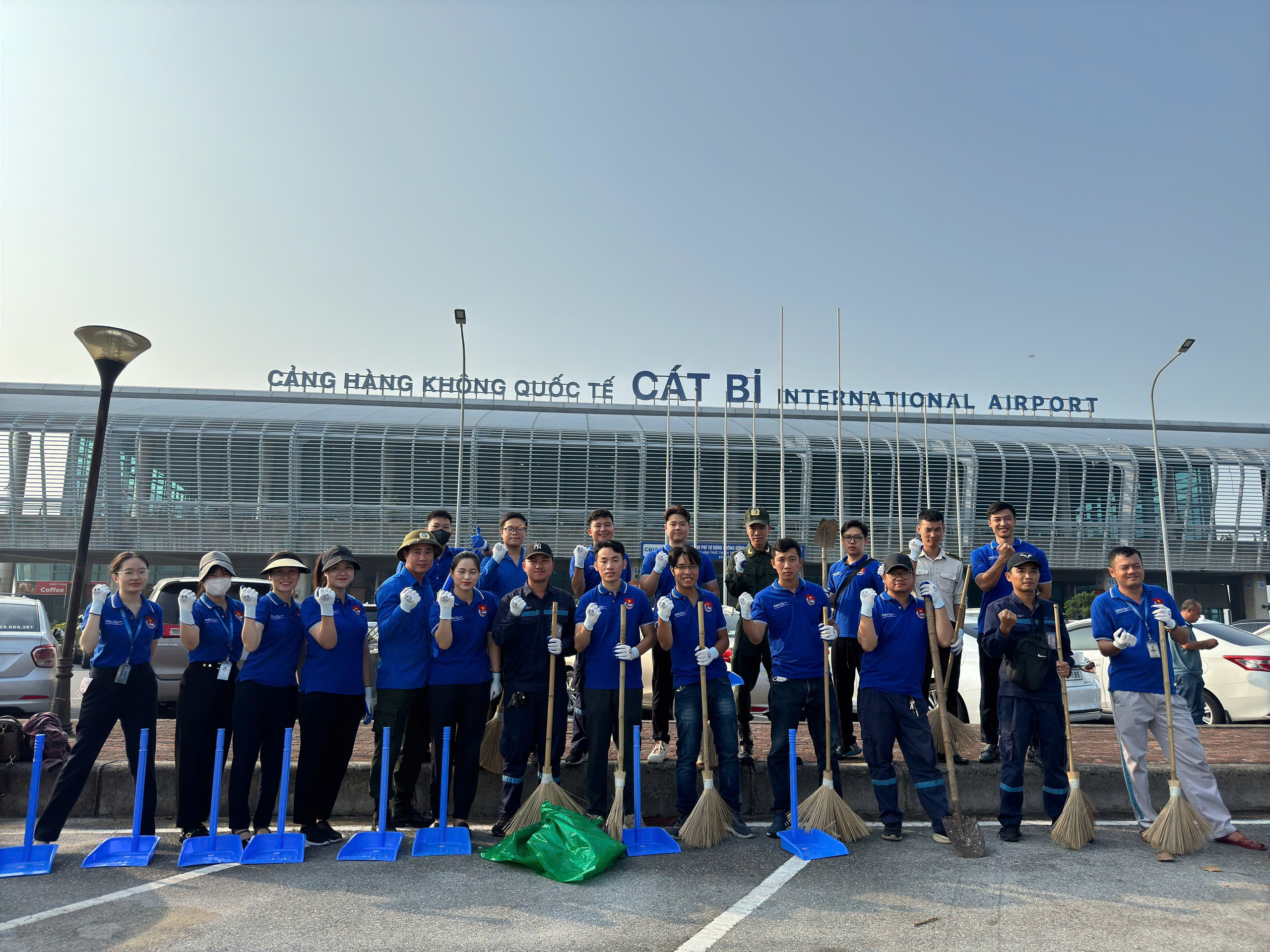 Tuổi trẻ Cảng HKQT Cát Bi: Ra quân thu dọn FOD, dọn dẹp vệ sinh môi trường khắc phục hậu quả cơn bão số 3|LOCAL_PATH:crawled_data/images/featured_bce0c99b1c32.jpg