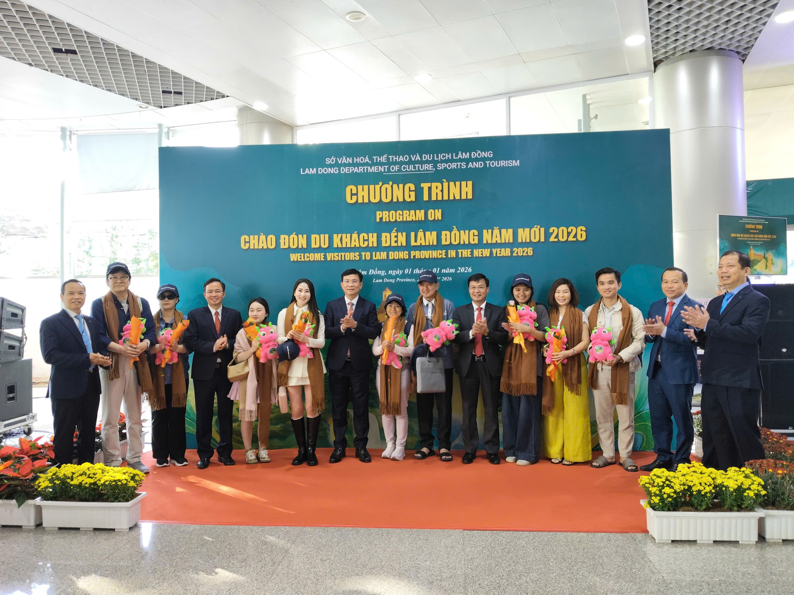 CẢNG HÀNG KHÔNG QUỐC TẾ LIÊN KHƯƠNG ĐÓN CHUYẾN BAY ĐẦU TIÊN CHÀO MỪNG NĂM MỚI 2026|LOCAL_PATH:crawled_data/images/featured_bd45119dd571.jpg