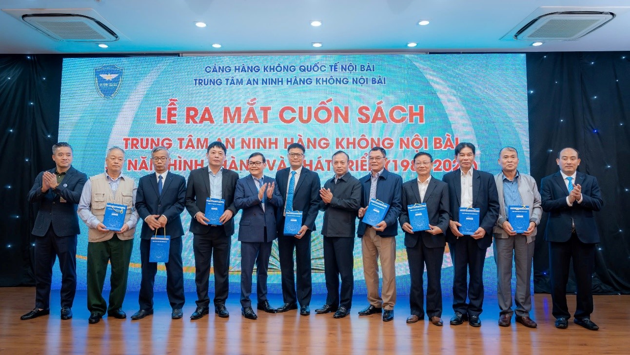Ra mắt cuốn sách 35 năm hình thành và phát triển Trung tâm An ninh hàng không Nội Bài|LOCAL_PATH:crawled_data/images/featured_bd8ca4587c67.jpg