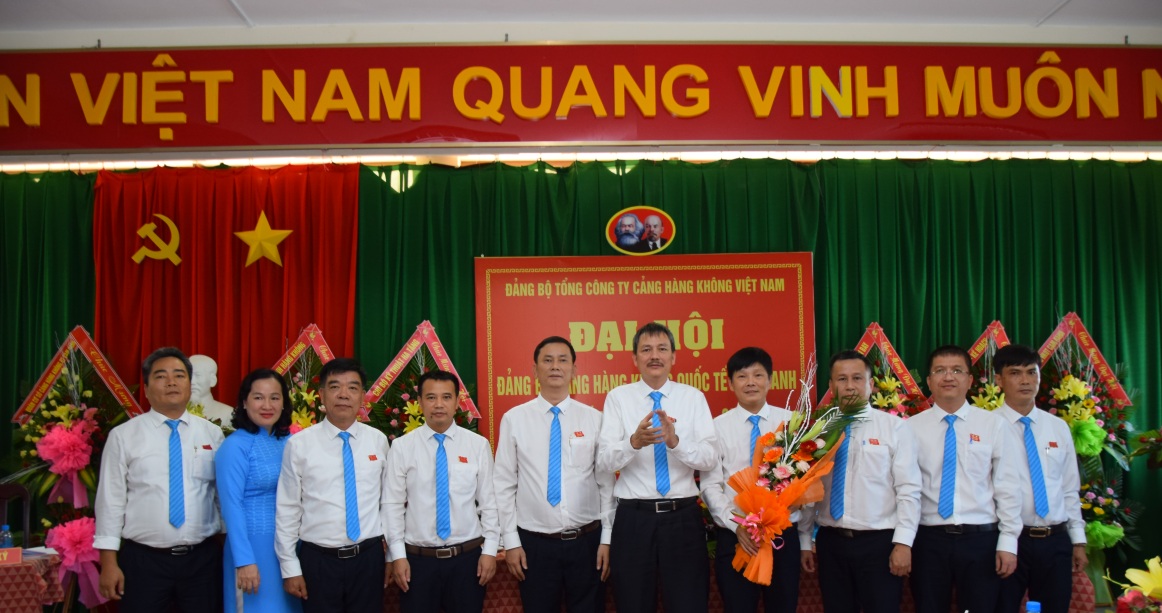 Đại hội Đảng bộ Cảng HKQT Cam Ranh: Phấn đấu xây dựng Cam Ranh thành một trong những Cảng hàng không quốc tế hàng đầu Việt Nam|LOCAL_PATH:crawled_data/images/featured_be465fe7d7df.jpg