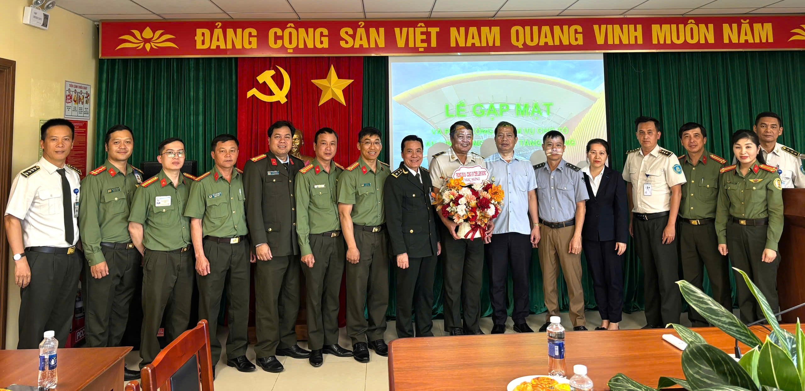 CÔNG BỐ PHÂN CÔNG NHIỆM VỤ ĐỐI VỚI LỰC LƯỢNG AN NINH HÀNG KHÔNG TĂNG CƯỜNG TẠI CẢNG HÀNG KHÔNG QUỐC TẾ LIÊN KHƯƠNG|LOCAL_PATH:crawled_data/images/featured_be9e26d0ae9a.jpg