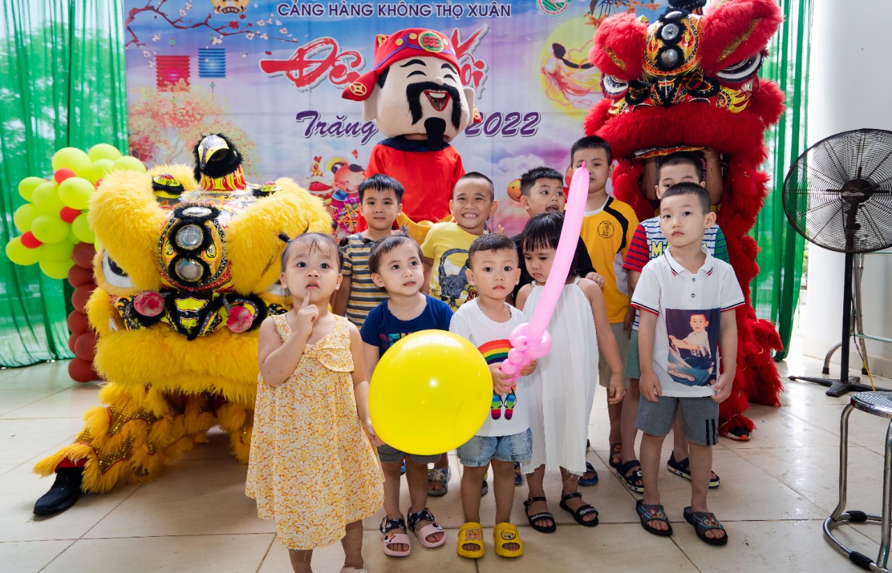 CẢNG HÀNG KHÔNG THỌ XUÂN TỔ CHỨC: TẾT TRUNG THU CHO CÁC CHÁU THIẾU NHI LÀ CON EM CÁN BỘ NHÂN VIÊN CẢNG VÀ THAM DỰ LỄ KHAI GIẢNG NĂM HỌC MỚI TRÊN ĐỊA BÀN THỊ TRẤN SAO VÀNG|LOCAL_PATH:crawled_data/images/featured_be9eb213abdb.jpg