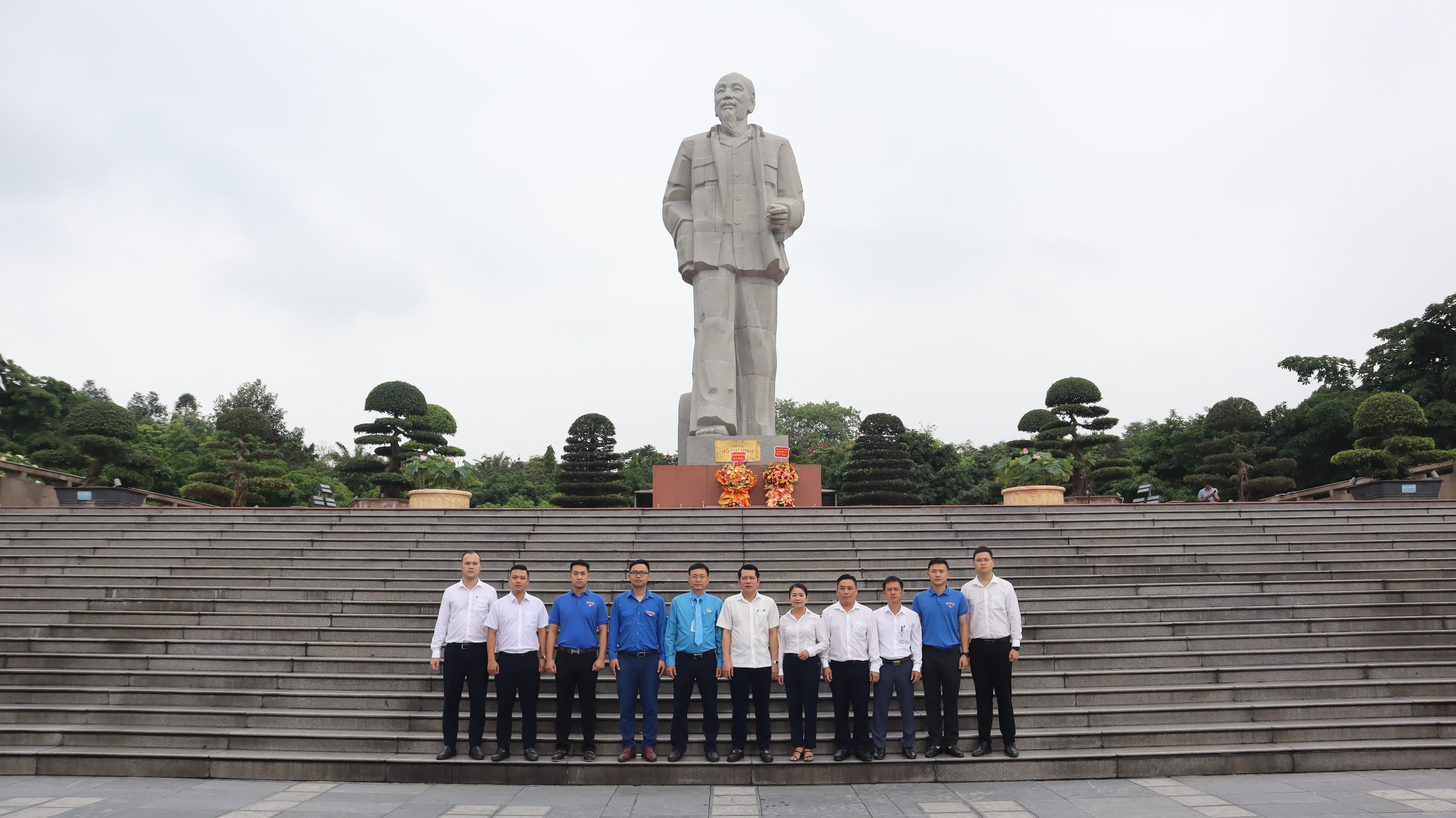 Cảng hàng không quốc tế Vinh tổ chức dâng hoa nhân kỷ niệm 134 năm ngày sinh Chủ tịch Hồ Chí Minh|LOCAL_PATH:crawled_data/images/featured_be9ed692de75.jpg