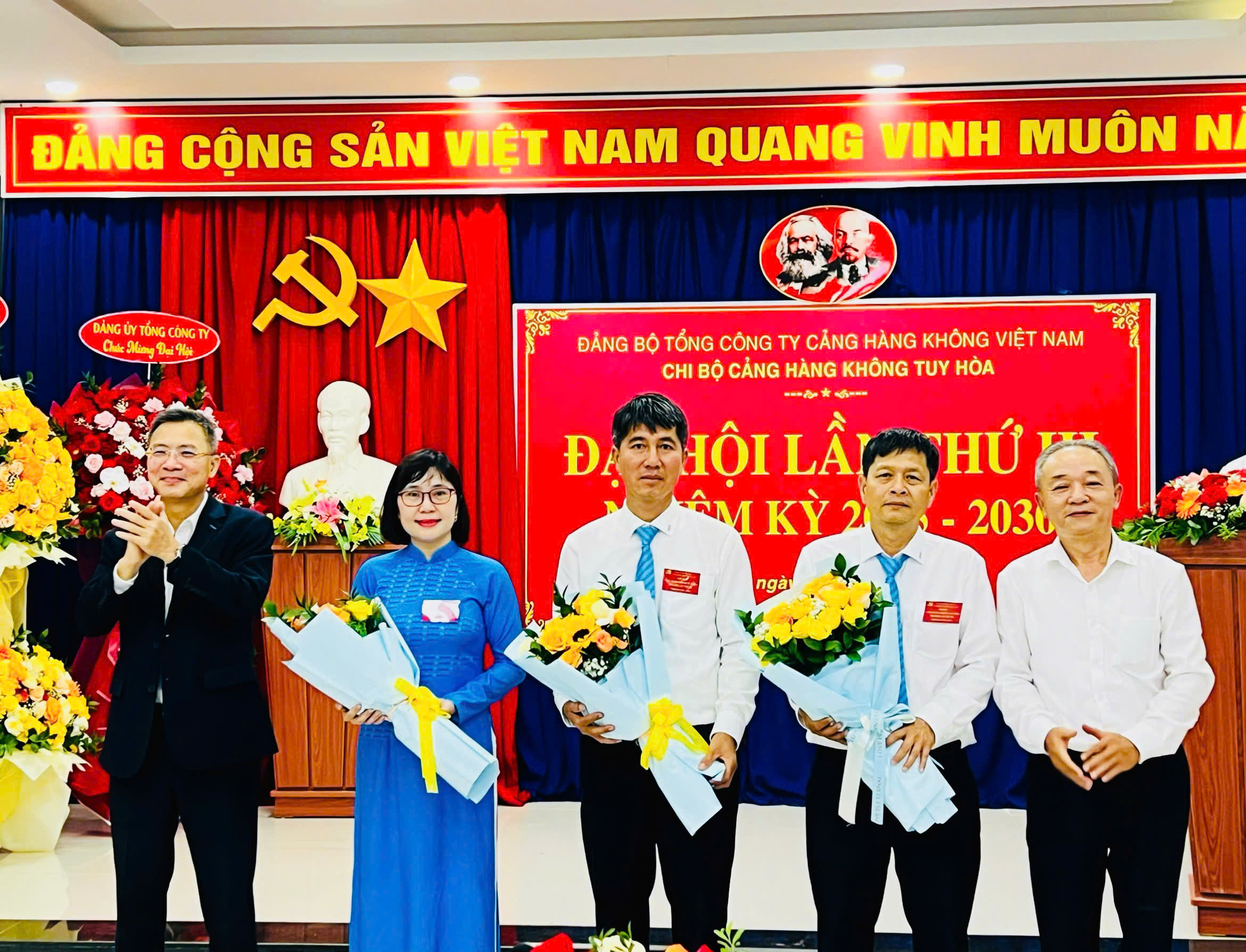 ĐẠI HỘI CHI BỘ CẢNG HÀNG KHÔNG TUY HÒA LẦN THỨ III, NHIỆM KỲ 2025 – 2030: KHẲNG ĐỊNH PHƯƠNG CHÂM AN TOÀN – ĐOÀN KẾT – ĐỔI MỚI – PHÁT TRIỂN|LOCAL_PATH:crawled_data/images/featured_bec0203c42ca.jpg