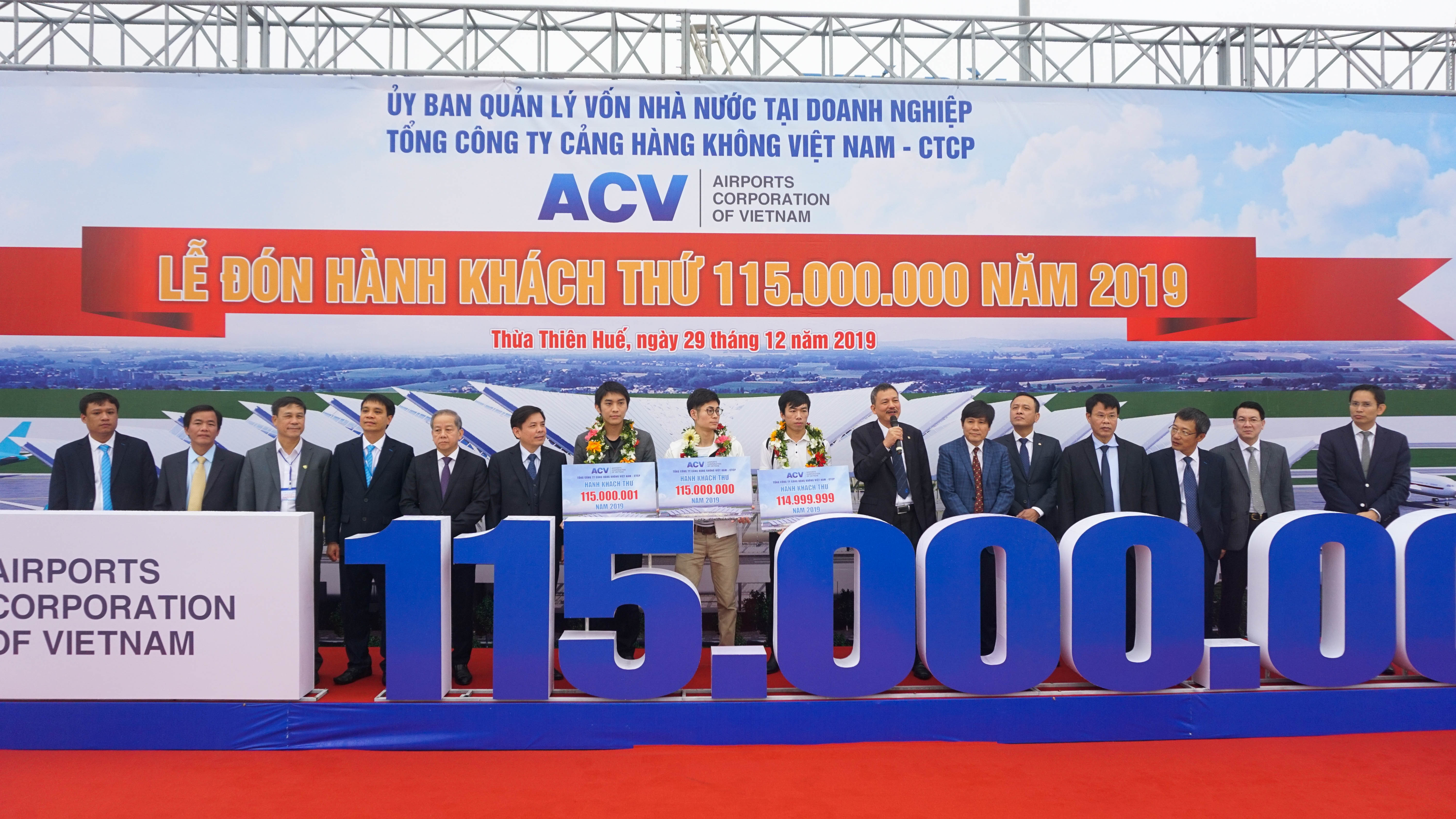 ACV - The welcoming ceremony for the 115 millionth air passenger in 2019|LOCAL_PATH:crawled_data/images/featured_bfe7c8d87d68.jpg