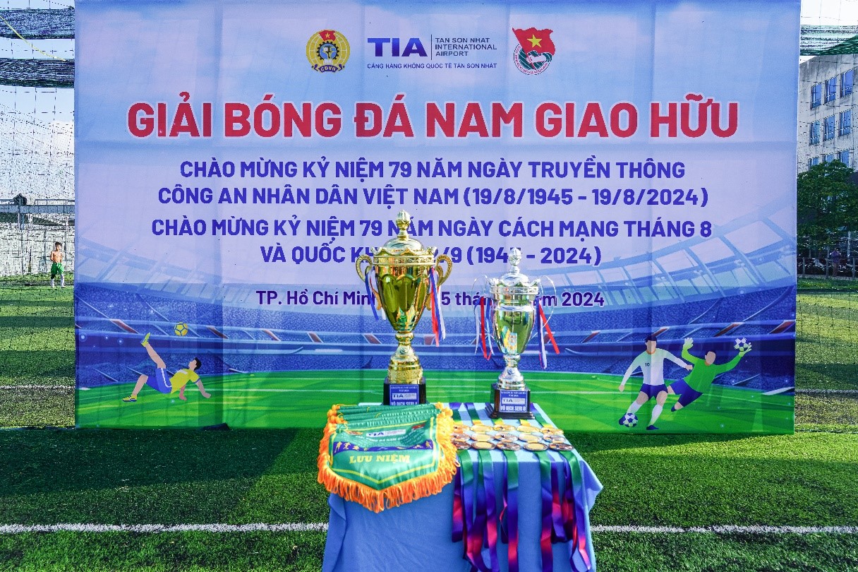 Cảng HKQT Tân Sơn Nhất tổ chức Giải bóng đá giao hữu với các đơn vị thuộc lực lượng vũ trang trên địa bàn Thành phố.|LOCAL_PATH:crawled_data/images/featured_c29a605a5532.jpg