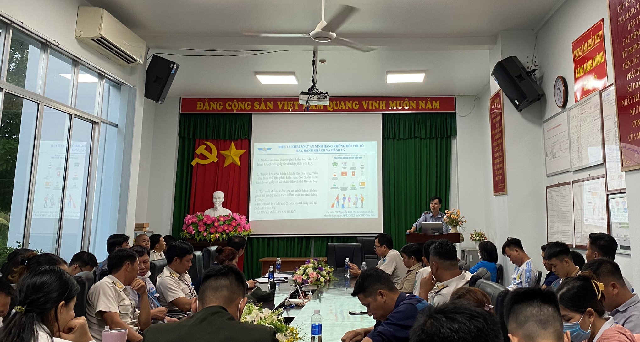 CẢNG HÀNG KHÔNG CÔN ĐẢO TỔ CHỨC TUYÊN TRUYỀN, PHỔ BIẾN PHÁP LUẬT VỀ AN NINH, AN TOÀN HÀNG KHÔNG NĂM 2023|LOCAL_PATH:crawled_data/images/featured_c2ba6392d499.jpg