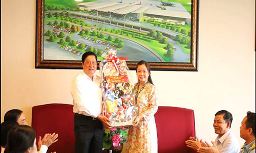 Lãnh đạo Thành ủy, HĐND, UBND, Ủy ban MTTQVN TP. Cần Thơ đến thăm và chúc Tết Cảng hàng không quốc tế Cần Thơ nhân dịp đầu năm|LOCAL_PATH:crawled_data/images/featured_c4b9e2962fde.jpg