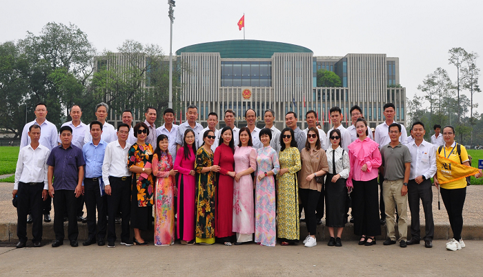 Chương trình về nguồn “Học tập và làm theo tấm gương, đạo đức, phong cách Hồ Chí Minh” của Đảng bộ Cảng HKQT Tân Sơn Nhất|LOCAL_PATH:crawled_data/images/featured_c520e174f1f1.png