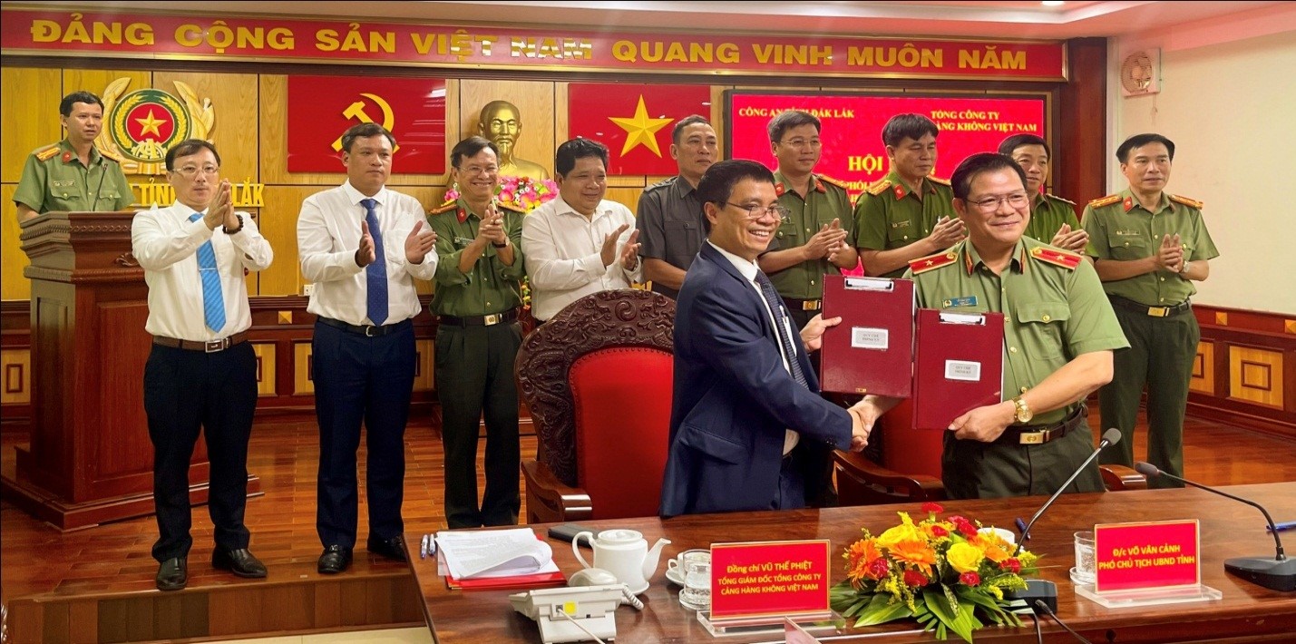 HỘI NGHỊ TỔNG KẾT VÀ KÝ KẾT QUY CHẾ PHỐI HỢP MỚI GIỮA TỔNG CÔNG TY CẢNG HÀNG KHÔNG VIỆT NAM VÀ CÔNG AN TỈNH ĐẮK LẮK VỀ BẢO ĐẢM AN NINH, TRẬT TỰ, AN TOÀN HÀNG KHÔNG TẠI CẢNG HÀNG KHÔNG BUÔN MA THUỘT|LOCAL_PATH:crawled_data/images/featured_c57c9fe68fde.jpg