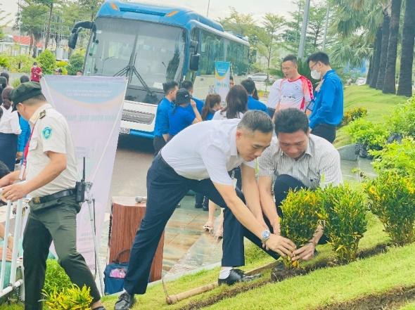 Cảng hàng không Phù Cát tổ chức các hoạt động hưởng ứng Chiến dịch “Làm cho thế giới sạch hơn năm 2022”|LOCAL_PATH:crawled_data/images/featured_c5bded1c1c3e.jpg