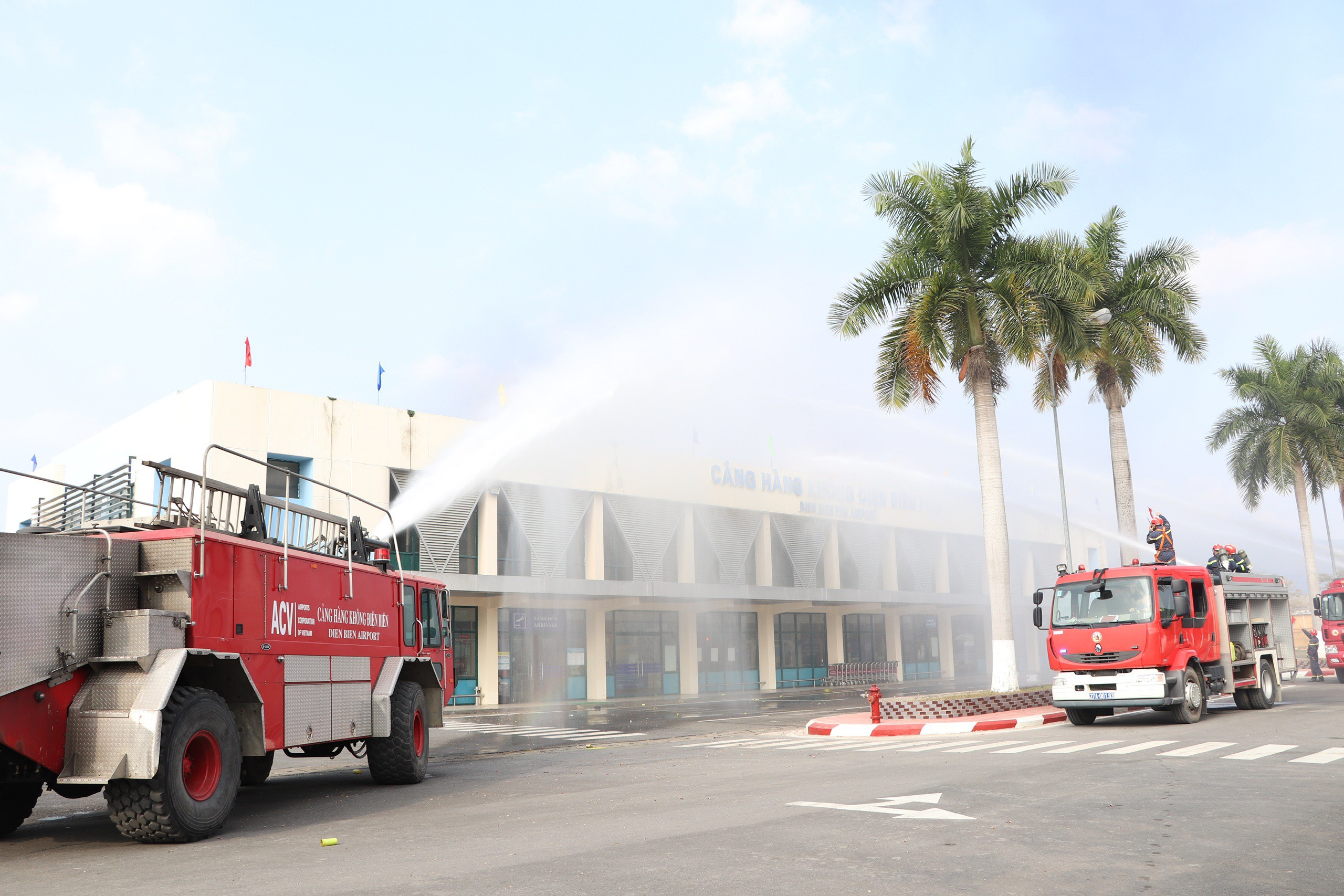 Diễn tập phương án đánh bắt đối tượng khủng bố bắt giữ con tin tại Cảng Hàng không Điện Biên năm 2020|LOCAL_PATH:crawled_data/images/featured_c78450713ed2.jpg