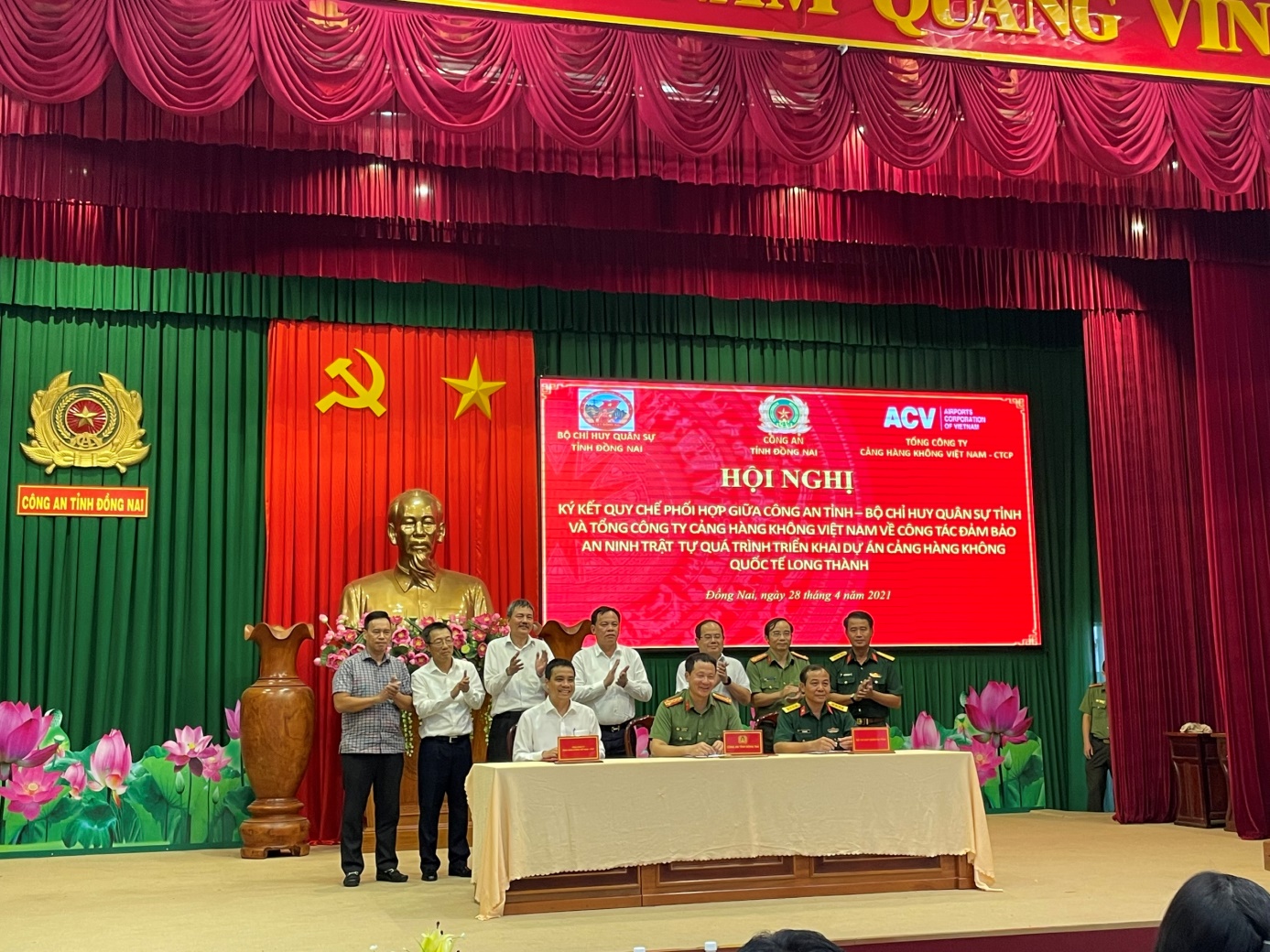 THÔNG CÁO BÁO CHÍ: ACV ký kết Quy chế phối hợp với Công an tỉnh Đồng Nai, Bộ Chỉ huy quân sự tỉnh Đồng Nai về công tác đảm bảo an ninh trật tự quá trình triển khai Dự án Cảng HKQT Long Thành|LOCAL_PATH:crawled_data/images/featured_c95af7c53852.jpg
