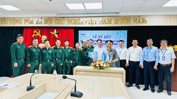 Ký văn bản hiệp đồng phối hợp công tác khẩn nguy sân bay và tìm kiếm cứu nạn giữa Cảng HKQT Đà Nẵng và Bộ Chỉ huy quân sự thành phố Đà Nẵng|LOCAL_PATH:crawled_data/images/featured_c98c99aac341.png