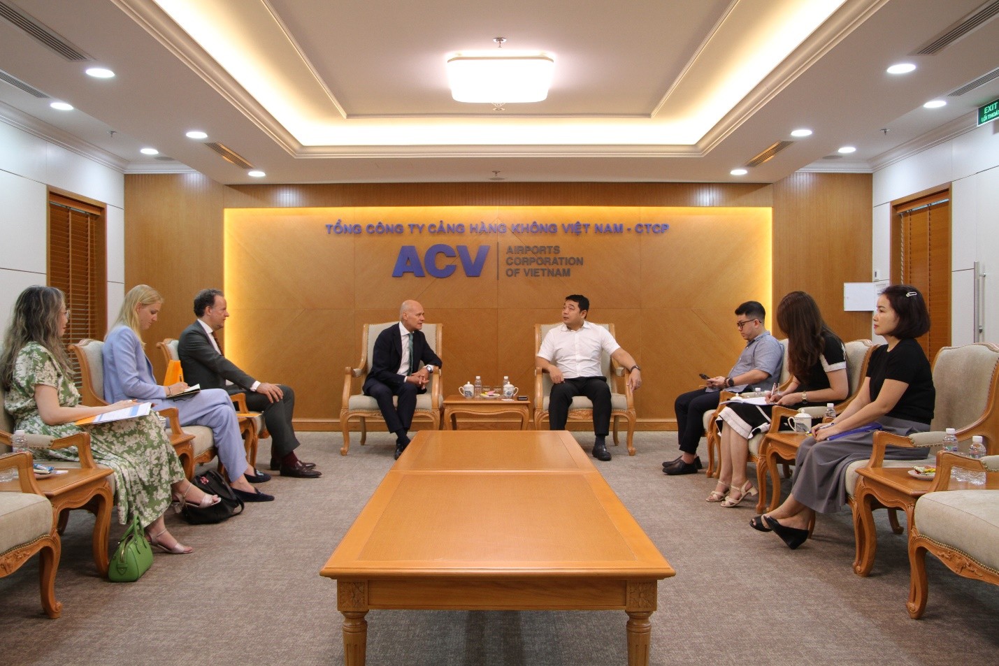 Đại sứ Hà Lan thăm và làm việc tại ACV, thảo luận về các cơ hội hợp tác ngành vận tải hàng không|LOCAL_PATH:crawled_data/images/featured_c9a20b0f596a.jpg