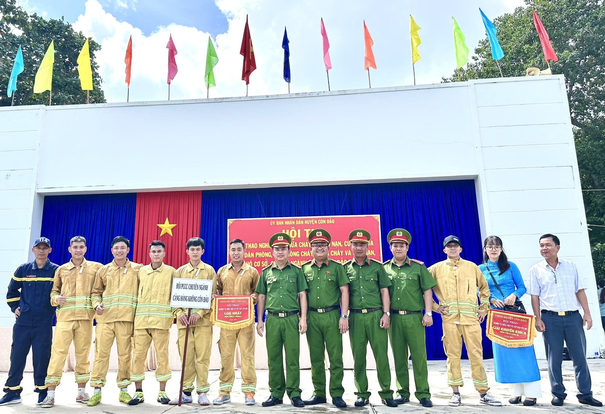 CẢNG HÀNG KHÔNG CÔN ĐẢO THAM GIA HỘI THI THỂ THAO NGHIỆP VỤ CHỮA CHÁY VÀ CỨU NẠN, CỨU HỘ CỦA ĐỘI DÂN PHÒNG, ĐỘI PHÒNG CHÁY, CHỮA CHÁY VÀ CỨU NẠN CỨU HỘ CƠ SỞ, CHUYÊN NGÀNH HUYỆN CÔN ĐẢO NĂM 2023|LOCAL_PATH:crawled_data/images/featured_cce393088c58.jpg
