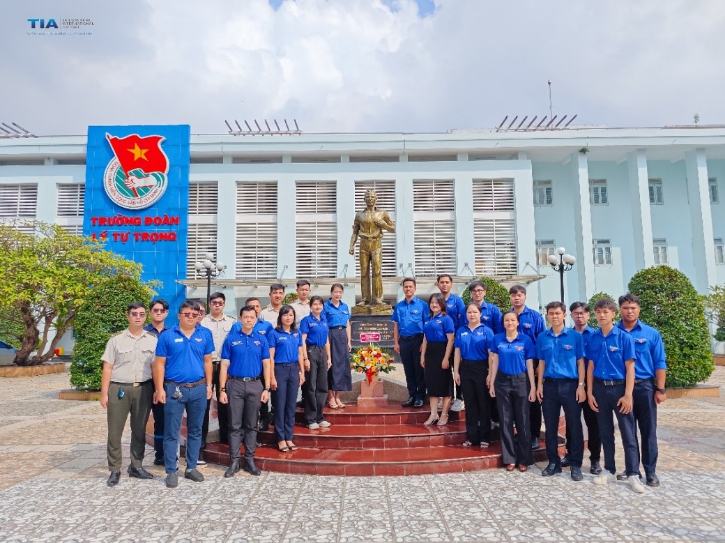 Tuổi trẻ Cảng HKQT Tân Sơn Nhất hướng về kỷ niệm 110 năm ngày sinh anh hùng Lý Tự Trọng|LOCAL_PATH:crawled_data/images/featured_cf2eacefc789.jpg