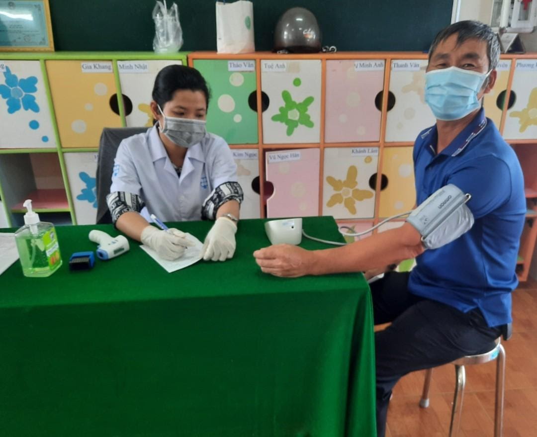 Cảng HKQT Phú Quốc tổ chức tiêm mũi 2 đợt 2 vắc xin phòng Covid-19 cho cán bộ, nhân viên|LOCAL_PATH:crawled_data/images/featured_cfdef3ea0fca.jpg