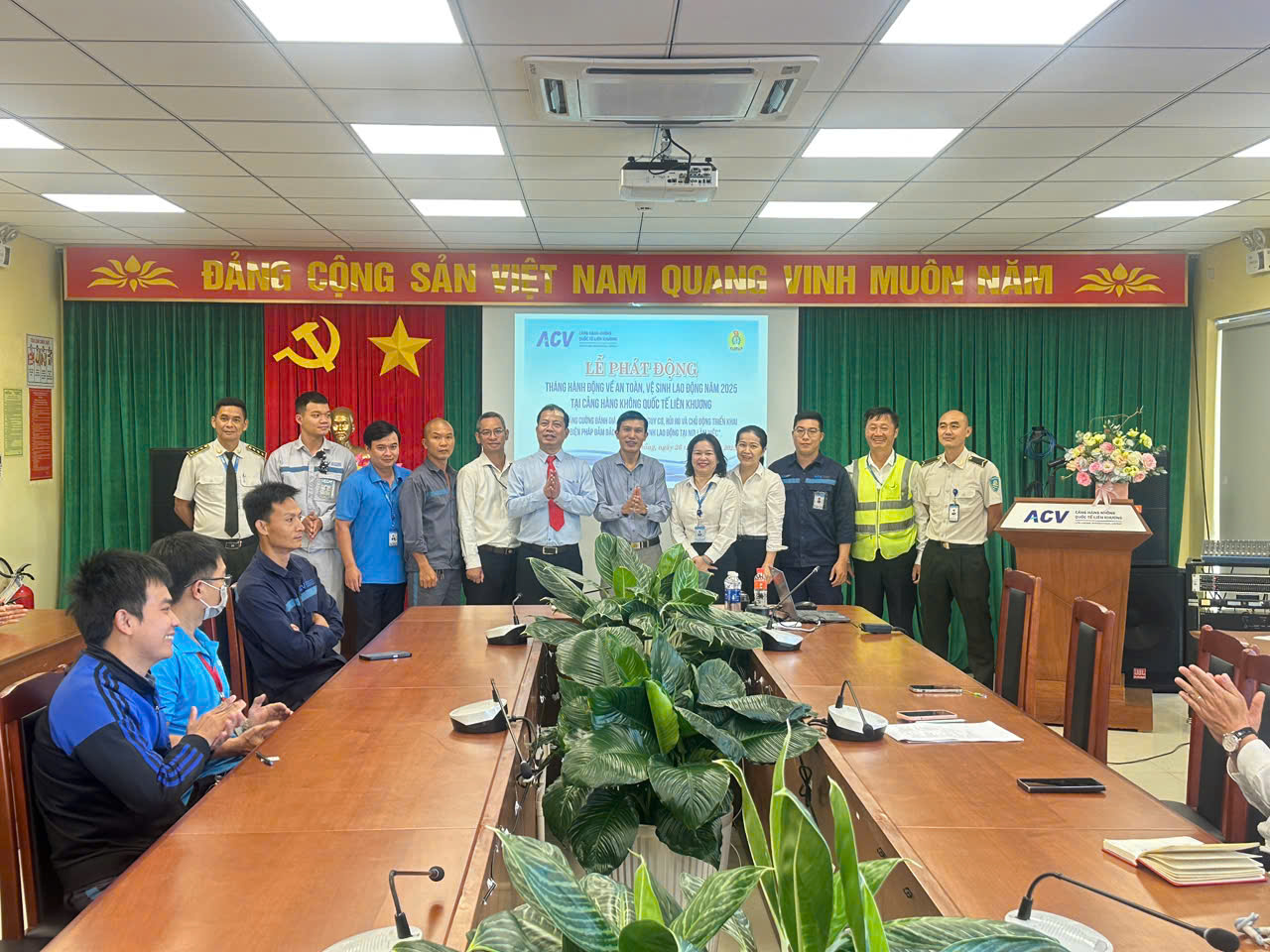 CẢNG HÀNG KHÔNG QUỐC TẾ LIÊN KHƯƠNG TỔ CHỨC LỄ PHÁT ĐỘNG THÁNG HÀNH ĐỘNG VỀ AN TOÀN, VỆ SINH LAO ĐỘNG NĂM 2025|LOCAL_PATH:crawled_data/images/featured_d55feadefb4c.jpg