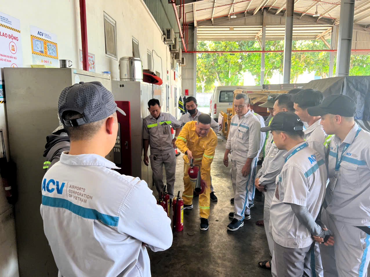 Cảng HKQT Vinh tăng cường kỹ năng PCCC cho CBNV, hướng tới mục tiêu "Chủ động – Sẵn sàng – An toàn”|LOCAL_PATH:crawled_data/images/featured_d817312bc9b0.jpg