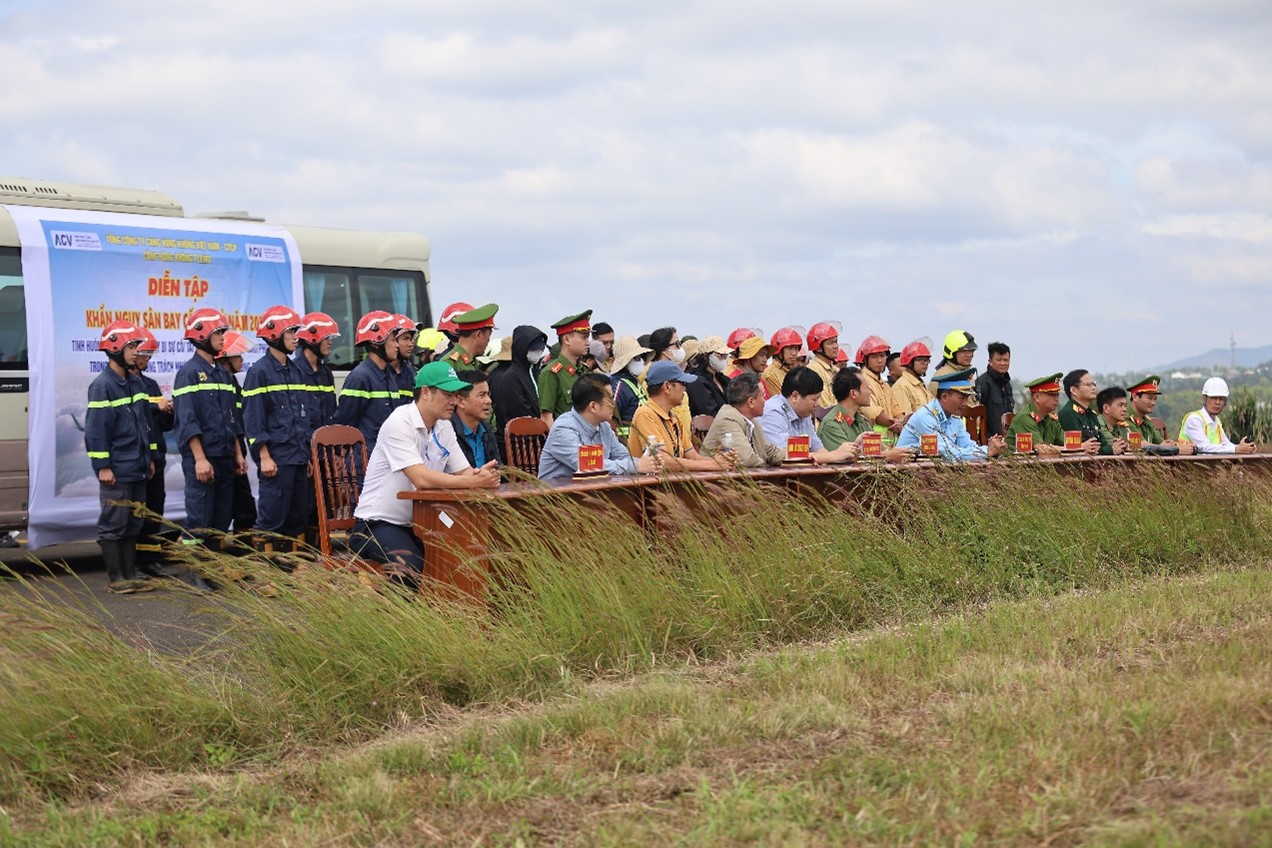 Cảng hàng không Pleiku tổ chức diễn tập khẩn nguy cấp cơ sở năm 2025|LOCAL_PATH:crawled_data/images/featured_d89af56220cb.jpg