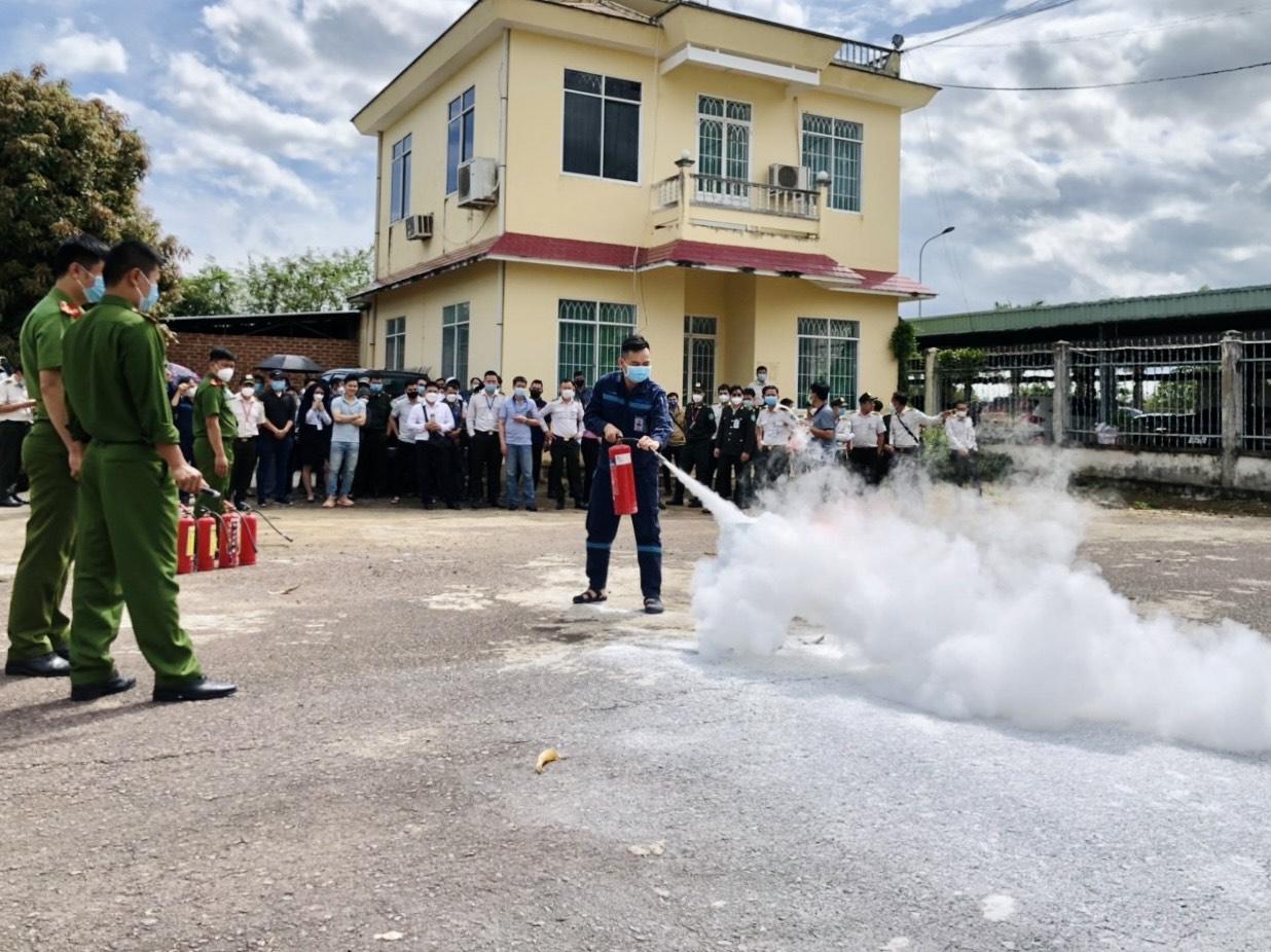 Cảng KH Phù Cát huấn luyện, bồi dưỡng nghiệp vụ PCCC cho cán bộ, nhân viên năm 2022|LOCAL_PATH:crawled_data/images/featured_da86969bbb38.jpg