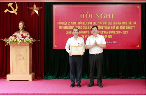 TRAO 100 TRIỆU CHO ĐỒNG BÀO BỊ THIỆT HẠI DO BÃO SỐ 10 GÂY RA|LOCAL_PATH:crawled_data/images/featured_dbed14ff5ade.jpg