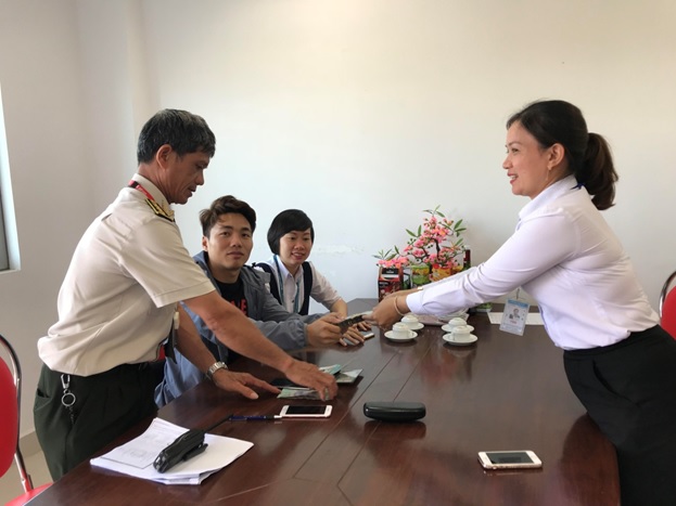 CHK Tuy Hòa trao trả hơn 75 triệu cho hành khách để quên.|LOCAL_PATH:crawled_data/images/featured_dc49f646644e.jpg