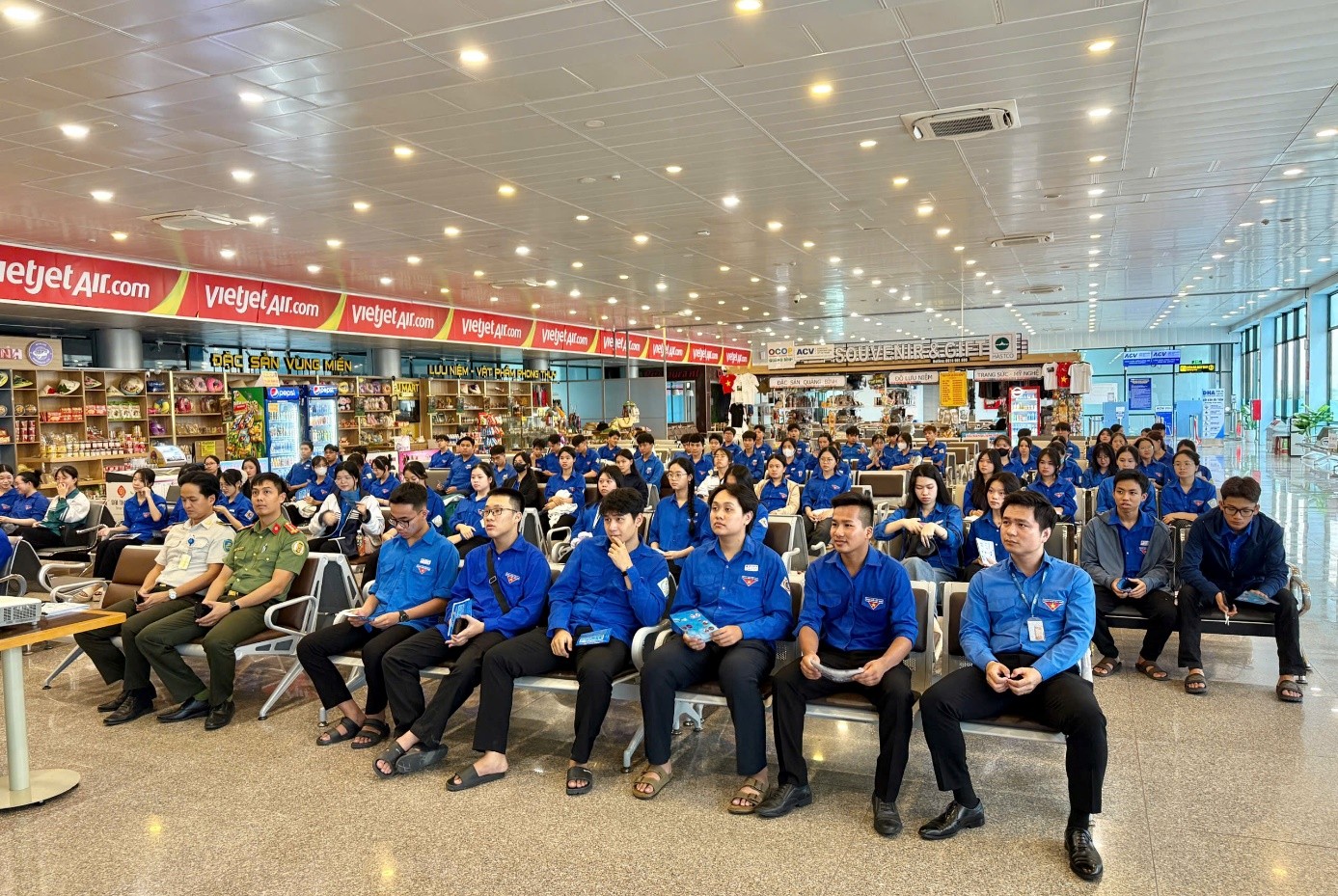 Cảng hàng không Đồng Hới tổ chức hoạt động tuyên truyền Văn hóa An ninh – An toàn hàng không, ứng dụng định danh, xác thực điện tử và nhận diện sinh trắc học phục vụ làm thủ tục lên tàu bay|LOCAL_PATH:crawled_data/images/featured_dc64be0e37c7.jpg