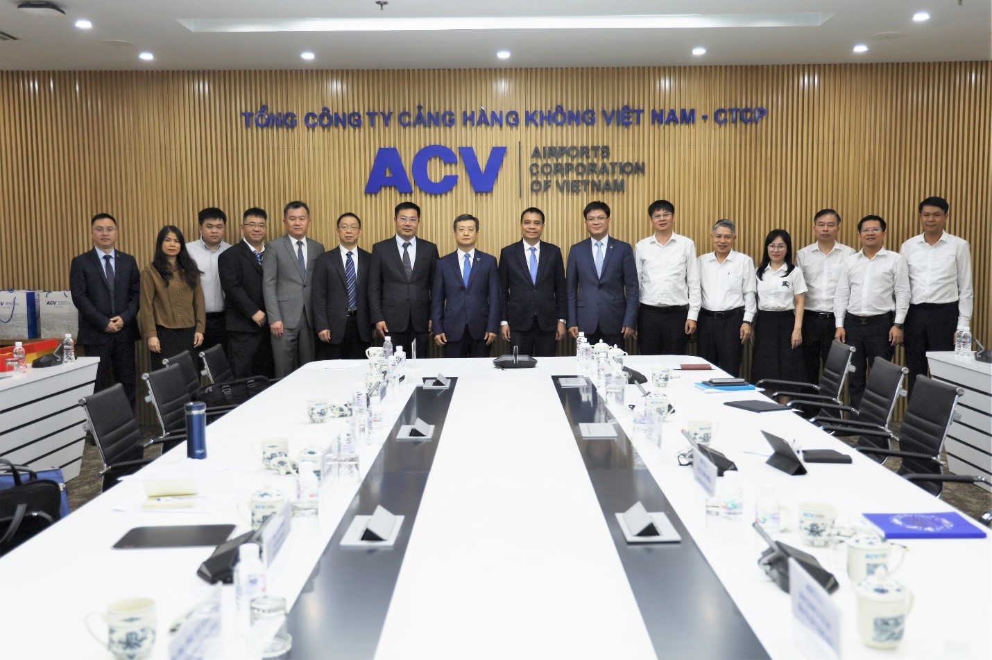 Tổng công ty Cảng hàng không Việt Nam (ACV) và Tập đoàn Xây dựng Công trình Trung Quốc (CCECC) trao đổi về các cơ hội hợp tác tiềm năng|LOCAL_PATH:crawled_data/images/featured_dcaa4ea85040.jpg