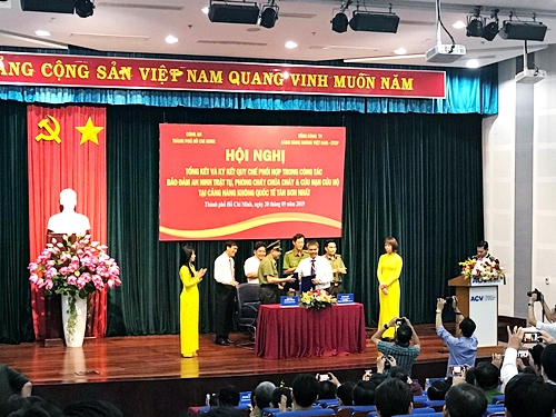 Hội nghị tổng kết và ký kết quy chế phối hợp trong công tác bảo đảm ANTT, PCCC và CNCH tại Cảng HKQT Tân Sơn Nhất giữa Tổng công ty Cảng HK Việt Nam – CTCP và Công an TP.HCM|LOCAL_PATH:crawled_data/images/featured_de842e3ac5b4.jpg