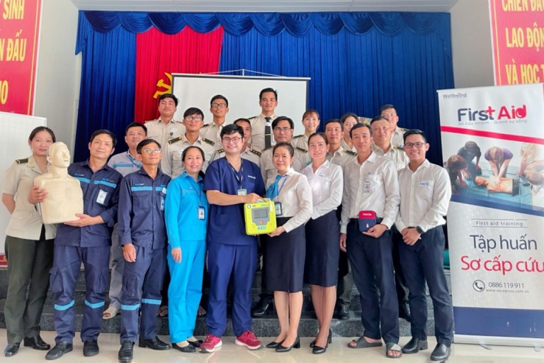 Công ty Cổ phần hệ thống công nghệ kỹ thuật số HITD phối hợp với Công ty Cổ phần dịch vụ Wellbeing tổ chức buổi bàn giao và hướng dẫn sử dụng chi tiết “Máy khử rung tim bên ngoài tự động” cho Cảng hàng không Cà Mau|LOCAL_PATH:crawled_data/images/featured_de8d1f311317.jpg
