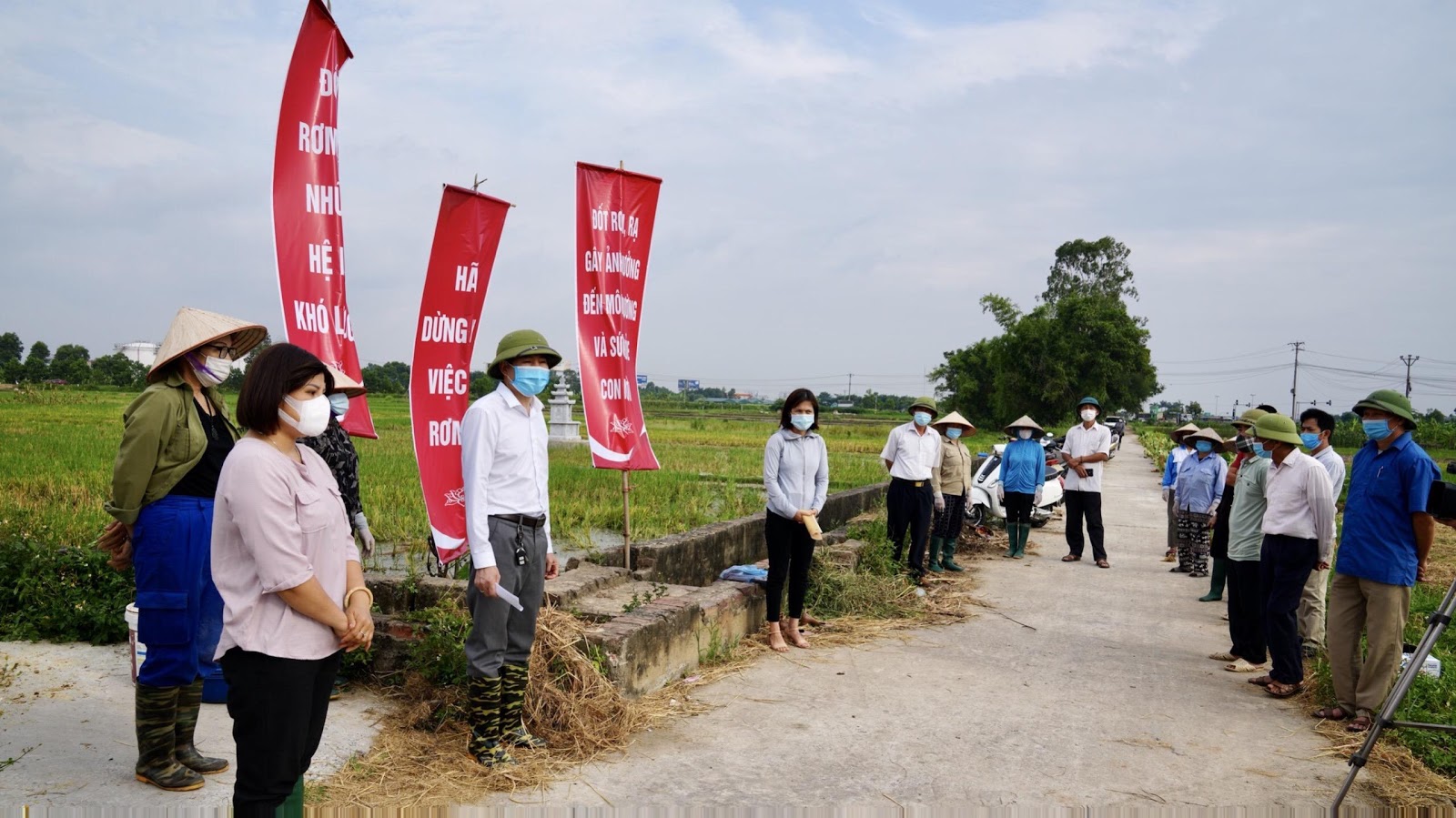 Cảng HKQT Nội Bài tuyên truyền vận động người dân không đốt rơm rạ, không thả diều để đảm bảo an toàn hàng không|LOCAL_PATH:crawled_data/images/featured_e068a43cfe8f.jpg