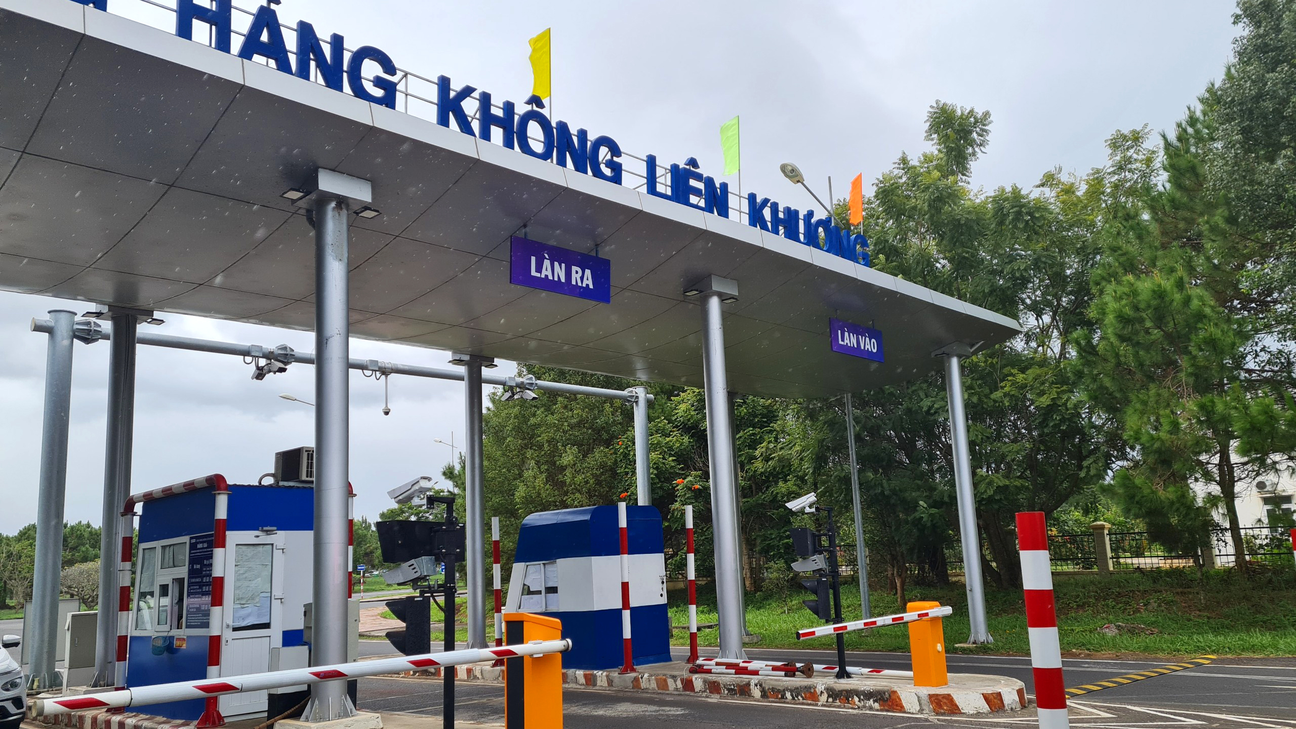 Triển khai áp dụng mức giá niêm yết cho dịch vụ dừng, đỗ ô tô kể từ ngày 01/07/2023 tại Cảng hàng không Liên Khương|LOCAL_PATH:crawled_data/images/featured_e0a2e4cefc46.jpg