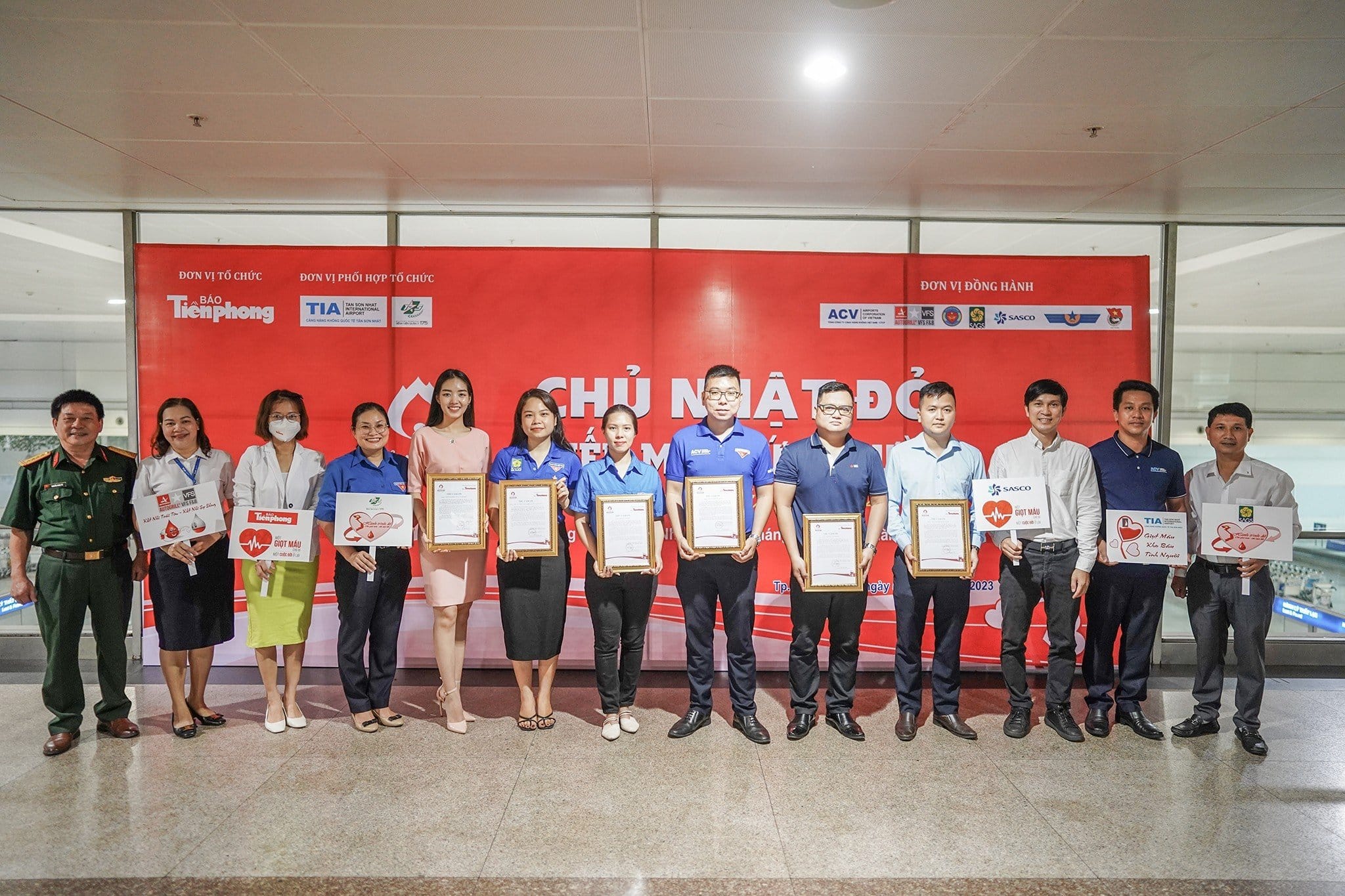 Cảng HKQT Tân Sơn Nhất phối hợp tổ chức thành công Chương trình “Ngày Chủ nhật đỏ năm 2023”, vượt chỉ tiêu thu về 337 đơn vị máu trong sáng ngày 5/5/2023.|LOCAL_PATH:crawled_data/images/featured_e1507556c32a.jpg