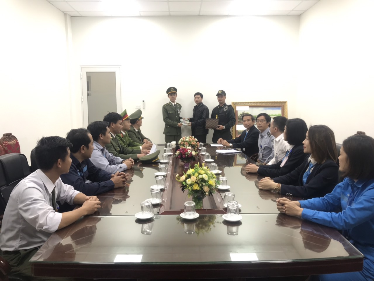 Cảng hàng không Thọ Xuân: Nhân viên an ninh hàng không phát hiện và trả lại 200 triệu đồng cho hành khách|LOCAL_PATH:crawled_data/images/featured_e1aa476f1a95.jpg