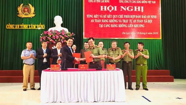 Hội nghị tổng kết và ký kết Quy chế phối hợp trong công tác bảo đảm an ninh an toàn hàng không và trật tự an toàn xã hội tại Cảng hàng không Liên Khương|LOCAL_PATH:crawled_data/images/featured_e24d2909c0ba.jpg