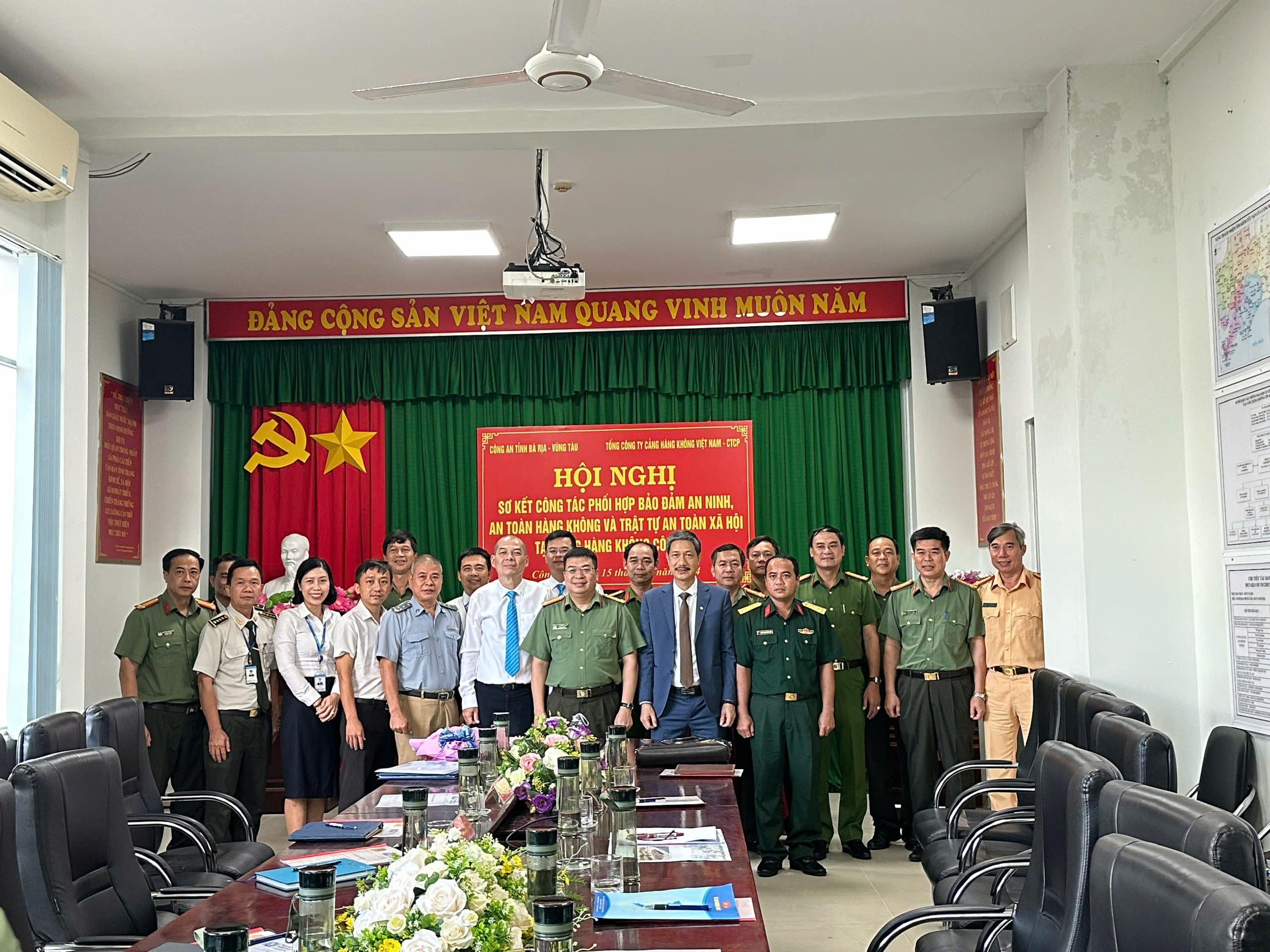 HỘI NGHỊ SƠ KẾT CÔNG TÁC PHỐI HỢP ĐẢM BẢO AN NINH, AN TOÀN HÀNG KHÔNG VÀ TRẬT TỰ AN TOÀN XÃ HỘI TẠI CẢNG HÀNG KHÔNG CÔN ĐẢO GIỮA CÔNG AN TỈNH BÀ RỊA - VŨNG TÀU VÀ TỔNG CÔNG TY CẢNG HÀNG KHÔNG VIỆT NAM - CTCP GIAI ĐOẠN 2022 – 2024|LOCAL_PATH:crawled_data/images/featured_e4c15385b1d1.jpg