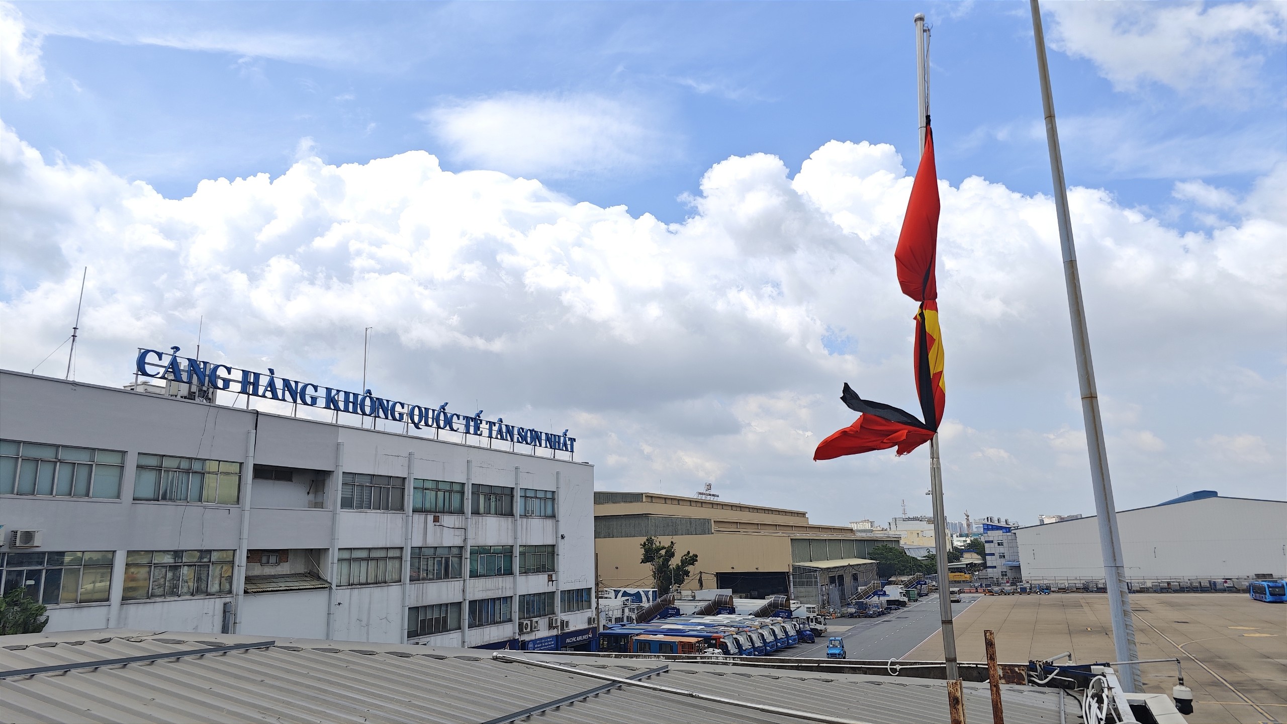 Đảng ủy Cảng HKQT Tân Sơn Nhất triển khai hiệu quả nhiệm vụ chính trị trong thời gian diễn ra Quốc tang đồng chí Tổng Bí thư Nguyễn Phú Trọng.|LOCAL_PATH:crawled_data/images/featured_e5fc7c9aa0ad.jpg