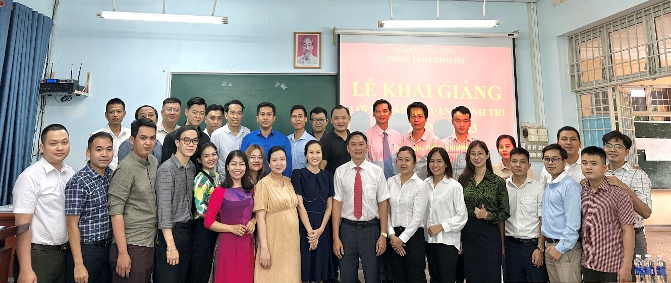 Cán Bộ Đoàn Cảng hàng không quốc tế Tân Sơn Nhất tham dự Lễ Khai giảng Lớp Sơ cấp Lý luận chính trị Khóa II, năm 2023 tại Trung tâm Chính trị quận Tân Bình.|LOCAL_PATH:crawled_data/images/featured_ebdc26d83f64.jpg