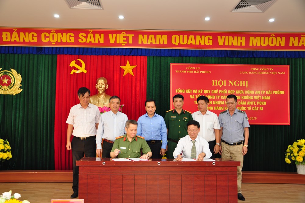 Hội nghị tổng kết và ký quy chế phối hợp giữa Công an thành phố Hải Phòng và Tổng Công ty Cảng hàng không Việt Nam thực hiện nhiệm vụ bảo đảm ANTT, PCKB tại Cảng hàng không quốc tế Cát Bi|LOCAL_PATH:crawled_data/images/featured_ec03307ae036.jpg