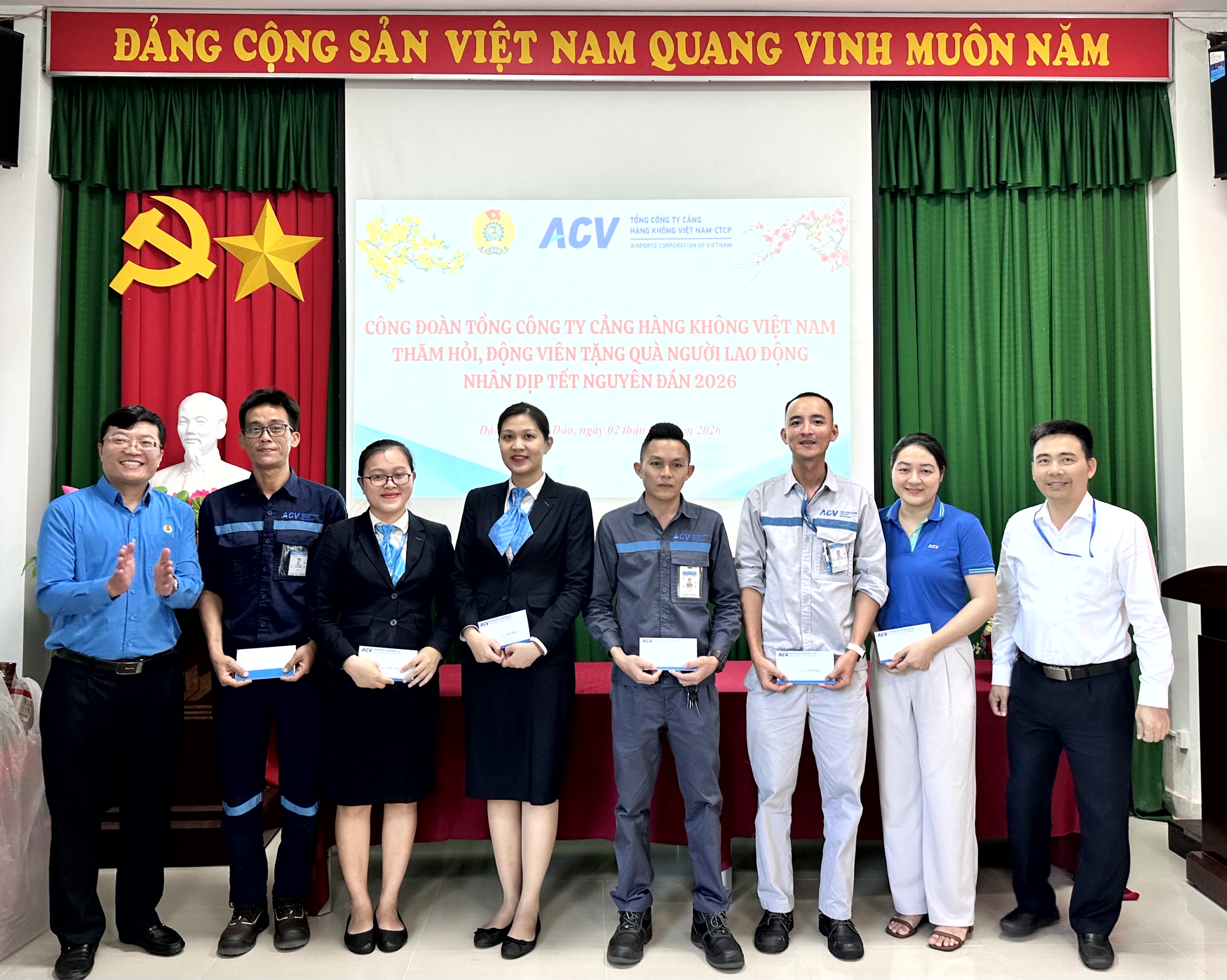 Cảng hàng không Côn Đảo đón đoàn công tác của Công đoàn ACV đến thăm hỏi và tặng quà Tết Nguyên đán 2026|LOCAL_PATH:crawled_data/images/featured_ee6e04cc055a.jpg
