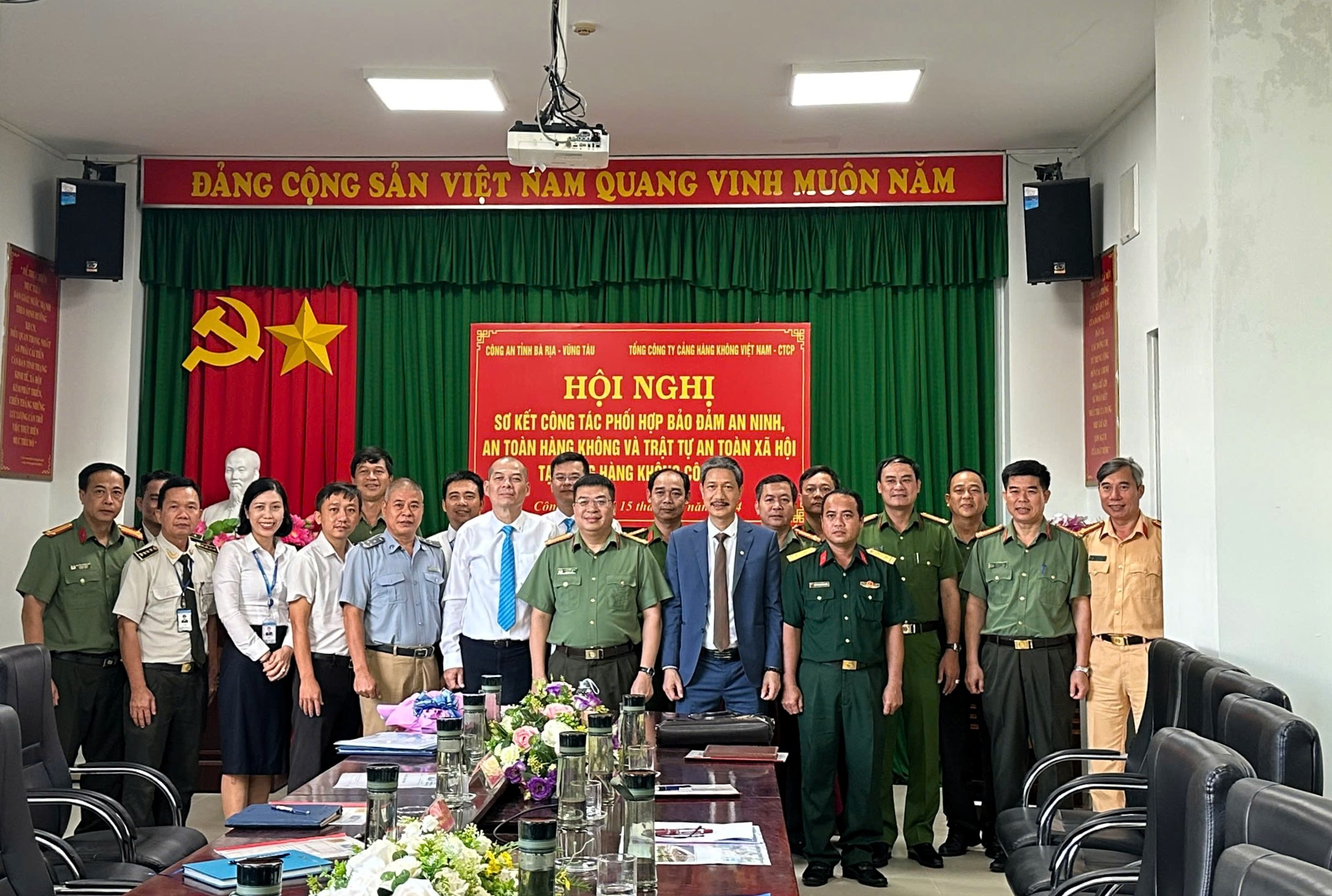 Sơ kết công tác phối hợp đảm bảo an ninh, an toàn hàng không và trật tự an toàn xã hội tại Cảng hàng không Côn Đảo giữa Tổng công ty Cảng hàng không Việt Nam và Công an tỉnh Bà Rịa - Vũng Tàu giai đoạn 2022-2024|LOCAL_PATH:crawled_data/images/featured_eff170b4502e.jpg